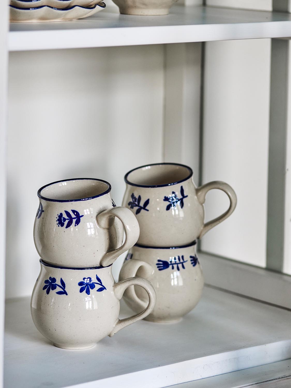 Eimy Tasse, Blau, Steingut in Blue präsentiert im Onlineshop von KAQTU Design AG. Tasse ist von Creative Collection