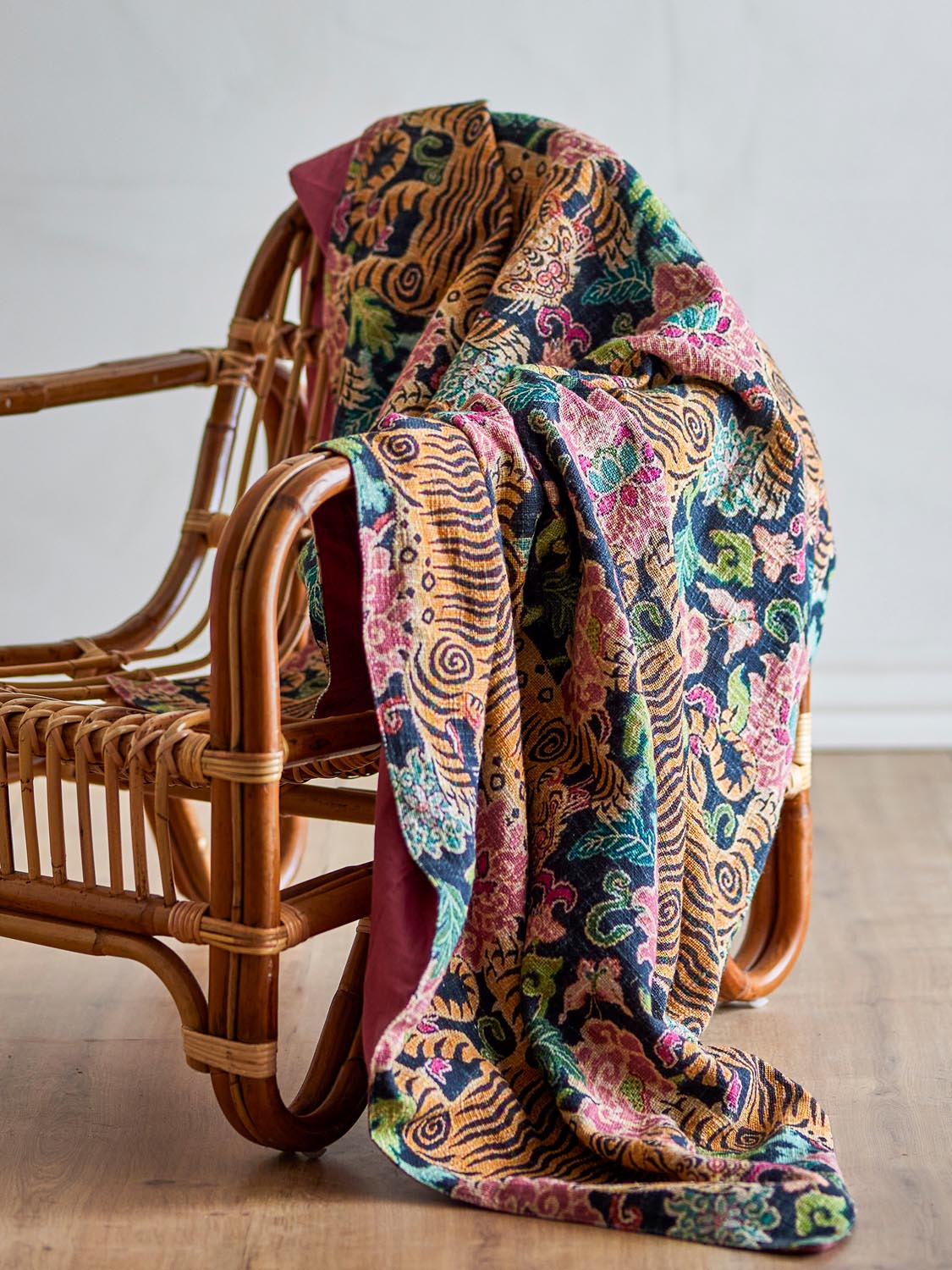 Lester Decke, Bunt, Baumwolle in Multi präsentiert im Onlineshop von KAQTU Design AG. Bettüberwurf ist von Creative Collection