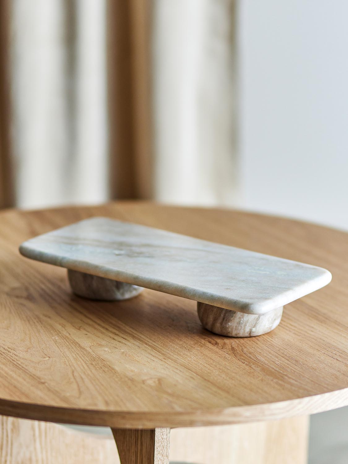 Fatin Sockel, Grau, Marmor in Grey präsentiert im Onlineshop von KAQTU Design AG. Kunstgegenstände ist von Bloomingville