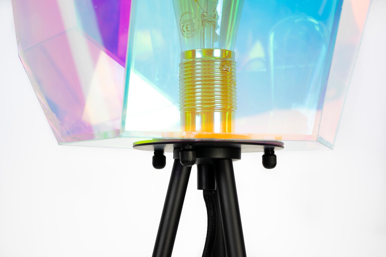 Die Diamond Dear Stehleuchte von Bold Monkey vereint modernes Design mit Eleganz und wird zum Highlight in jedem Raum.