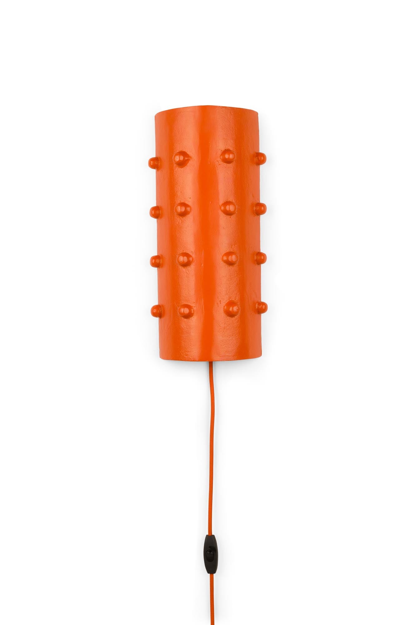 Pinch Me Wandleuchte in Orange präsentiert im Onlineshop von KAQTU Design AG. Wandleuchte ist von Bold Monkey