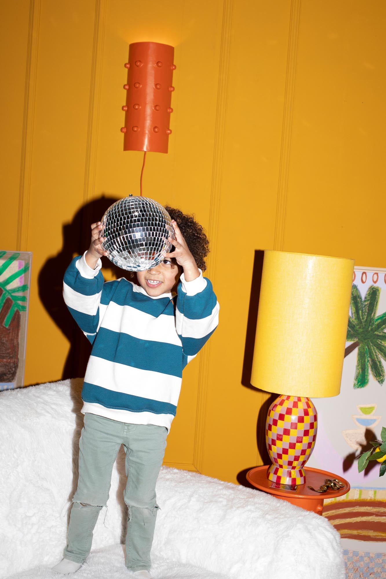 Verleihen Sie Ihrem Zuhause mit der Pinch Me Wandleuchte von Bold Monkey einen kreativen Akzent. Ihr einzigartiges Kaktus-Design sorgt für lebendige Highlights.