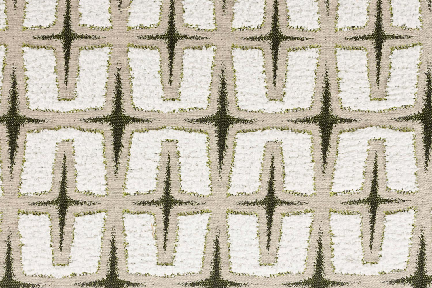 Der Lounge Stuhl Ritz Beige Green von Bold Monkey bietet stilvolle Eleganz und Komfort. Perfekt für Wohnzimmer, Schlafzimmer oder Büro!