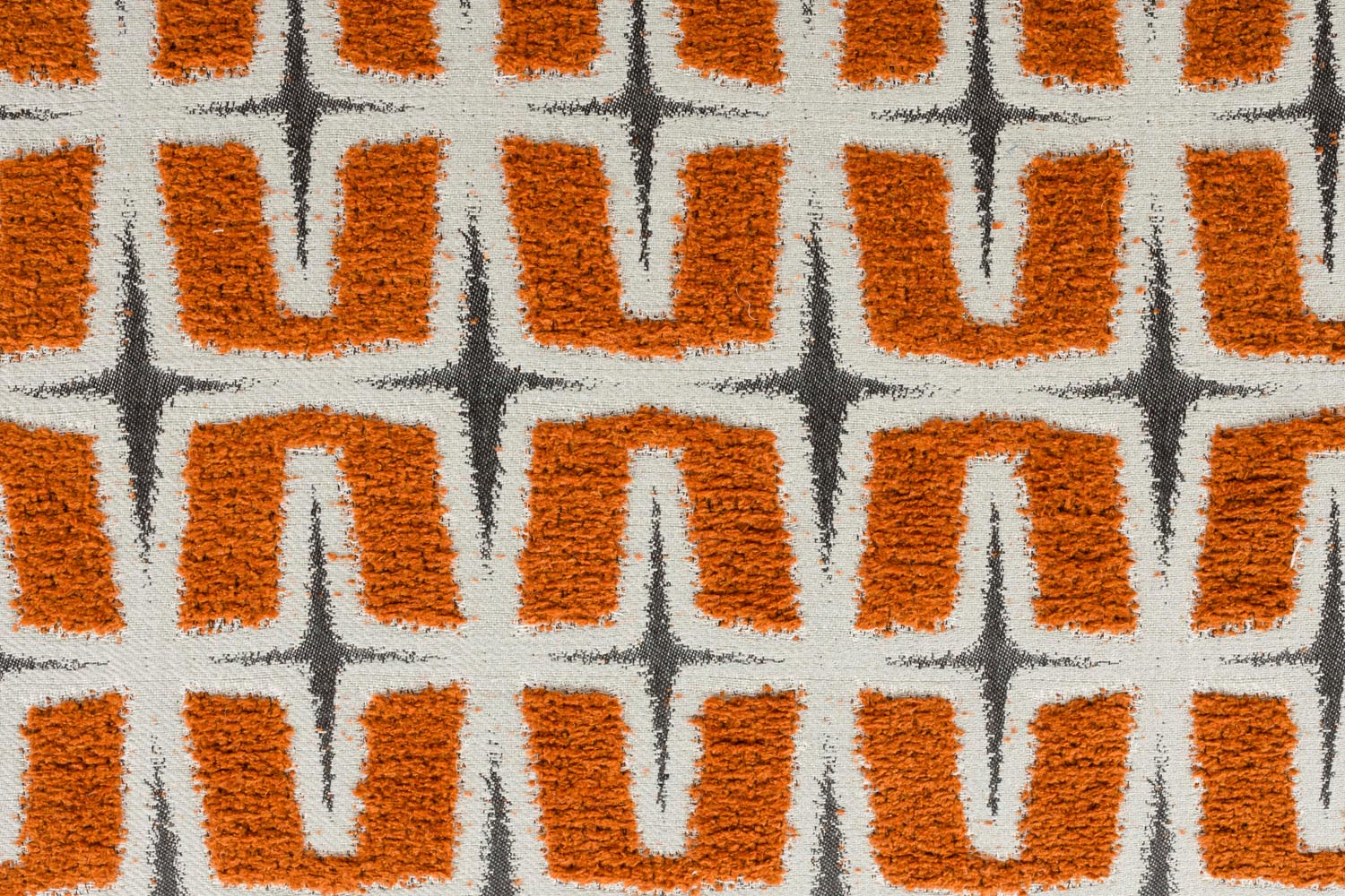 Stylischer Lounge Stuhl Ritz in Beige und Burned Orange von Bold Monkey. Ideal für Wohnzimmer, Schlafzimmer oder Büro – vereint Komfort und Design.