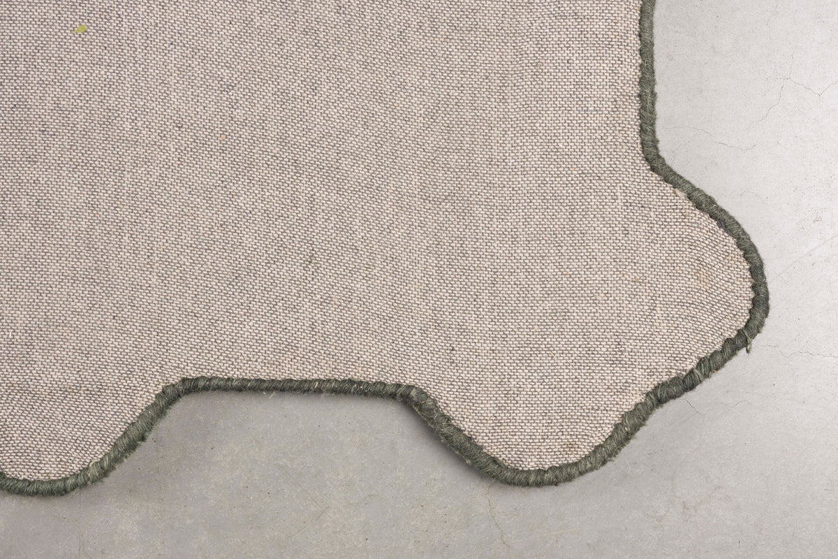 Teppich Sugar Lines in Grün präsentiert im Onlineshop von KAQTU Design AG. Teppich ist von Bold Monkey