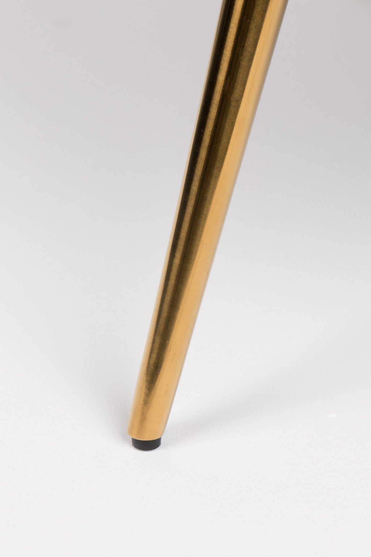 SO CURVY Loungesessel in Grün präsentiert im Onlineshop von KAQTU Design AG. Sessel ist von Bold Monkey
