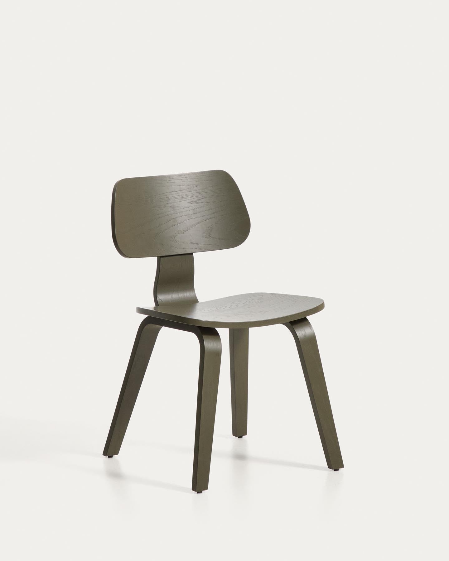 Gena-Stuhl aus Eichenfurnier mit grünem Finish in Grün präsentiert im Onlineshop von KAQTU Design AG. Stuhl ist von Kave Home