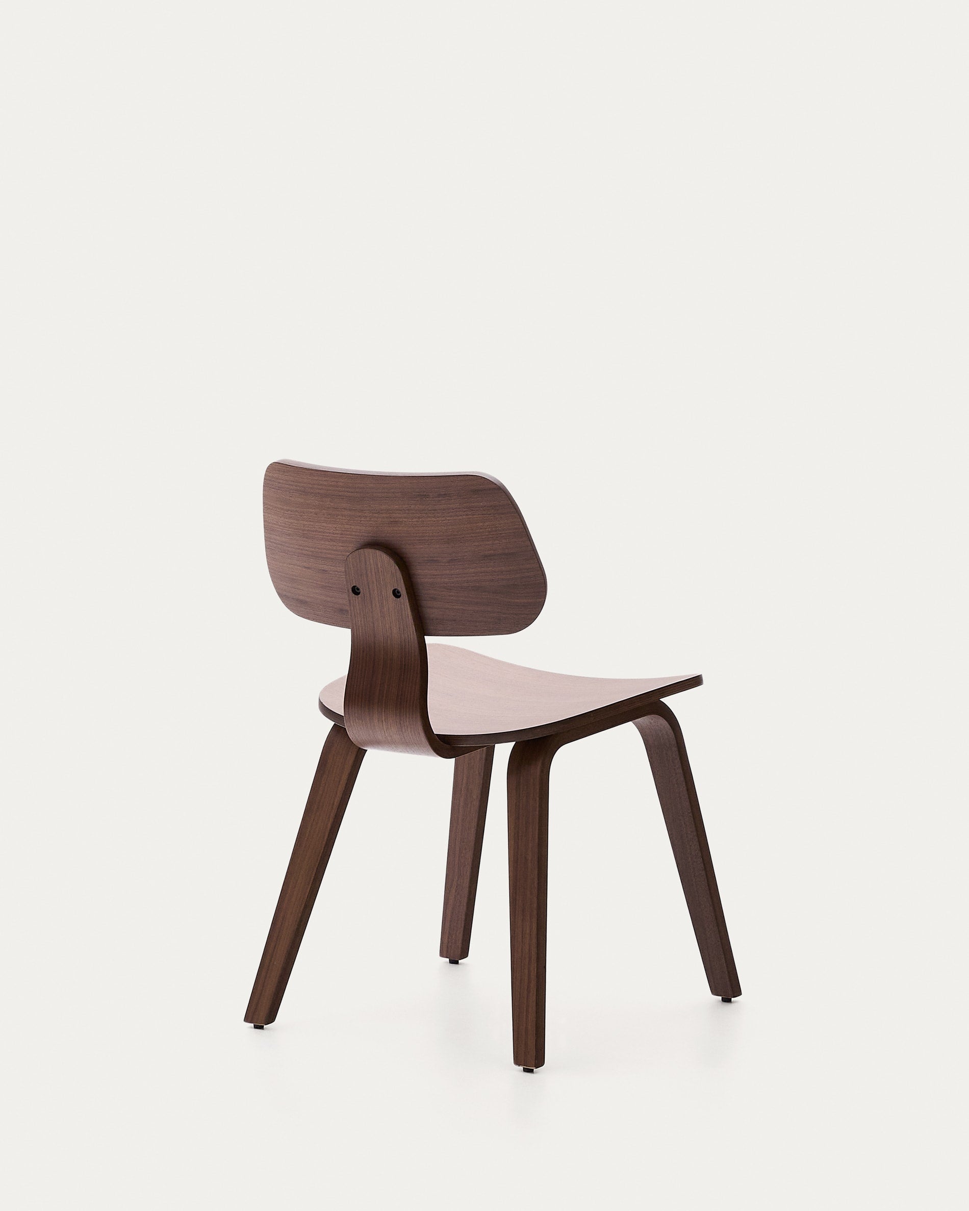 Moderner Stuhl Gena aus edlem Nussbaumfurnier und robustem Kautschukholz, perfekt für stilvolle Wohn- und Essbereiche.