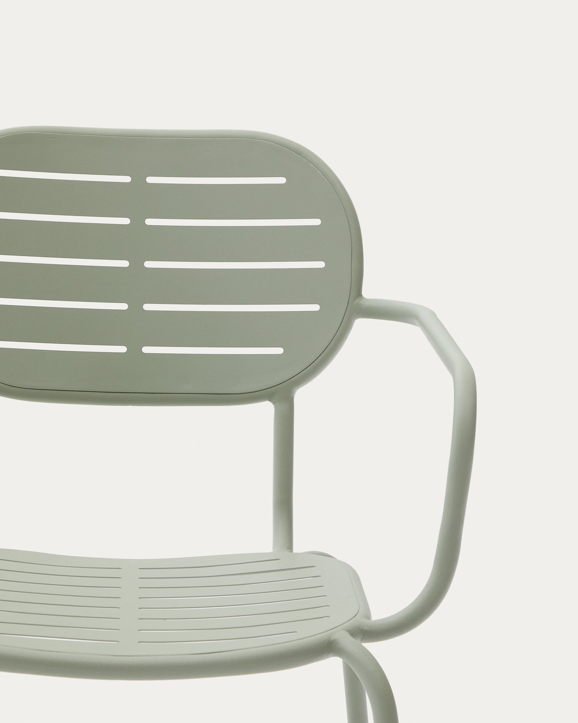 Erleben Sie den komfortablen und stilvollen Brai Outdoor-Stuhl in Türkis. Ergonomisch, stapelbar und pflegeleicht – ideal für jeden Aussenbereich!