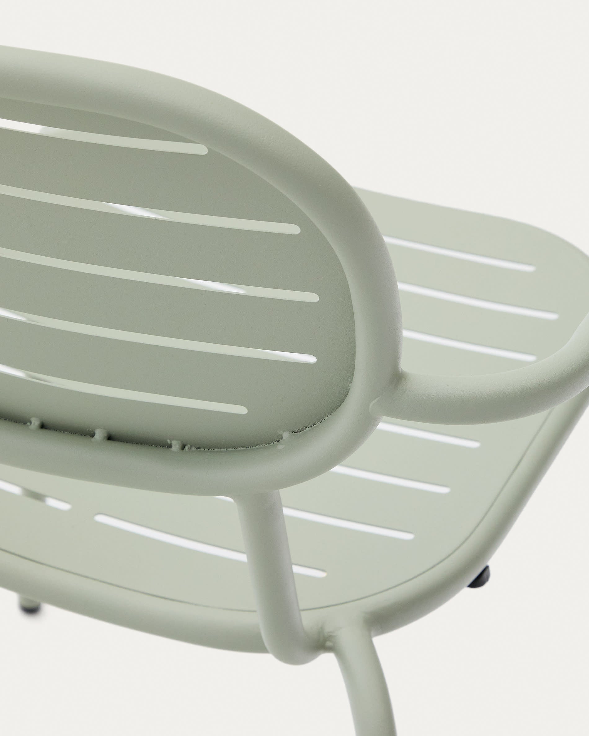 Genießen Sie Komfort und Stil mit dem stapelbaren Brai Outdoor-Stuhl in Türkis. Ergonomisch, pflegeleicht und ideal für jeden Außenbereich!