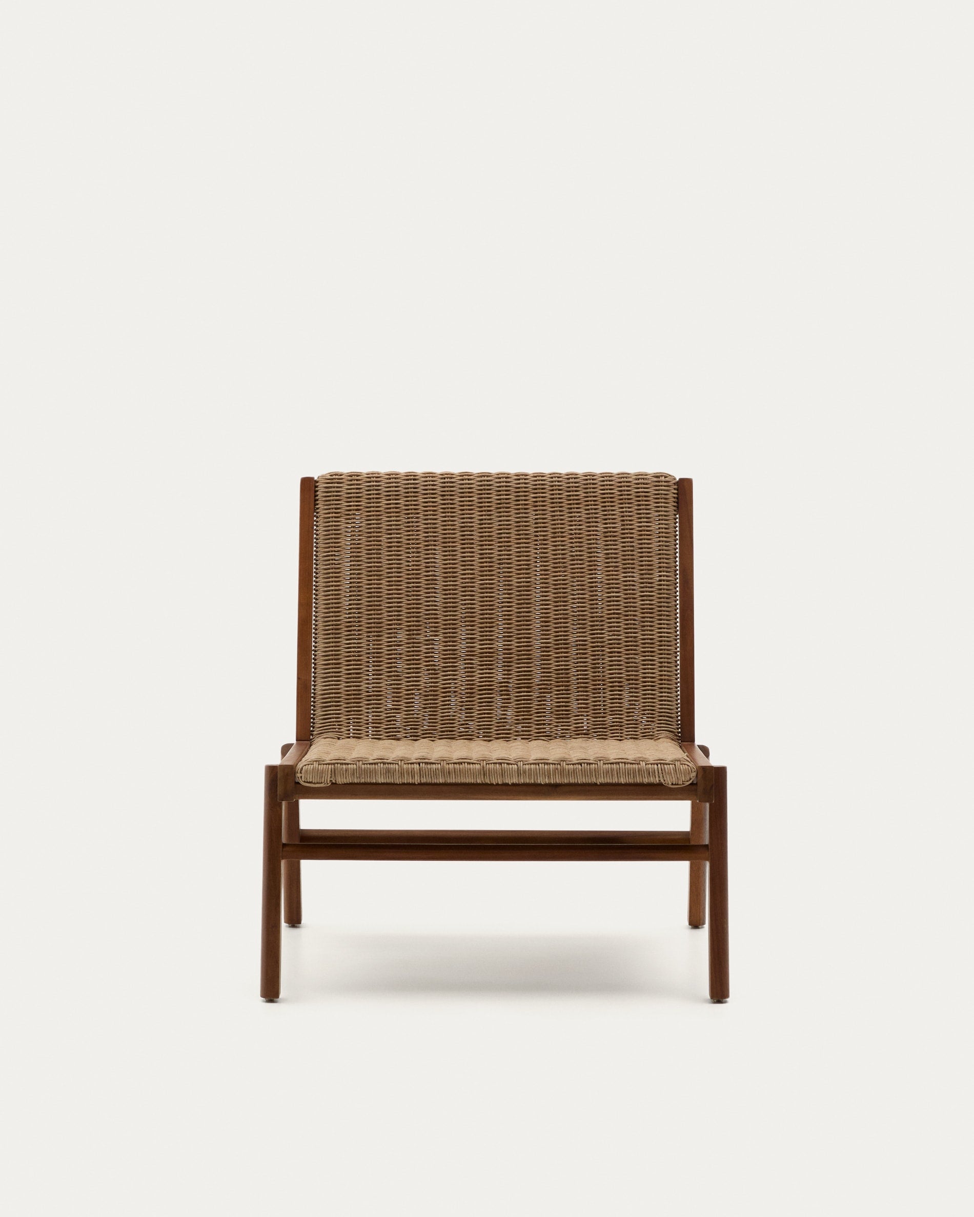 Das Itani Sofa aus FSC-Teakholz und synthetischem Rattan bietet nachhaltigen Komfort und stilvolles Design für Ihr Zuhause.