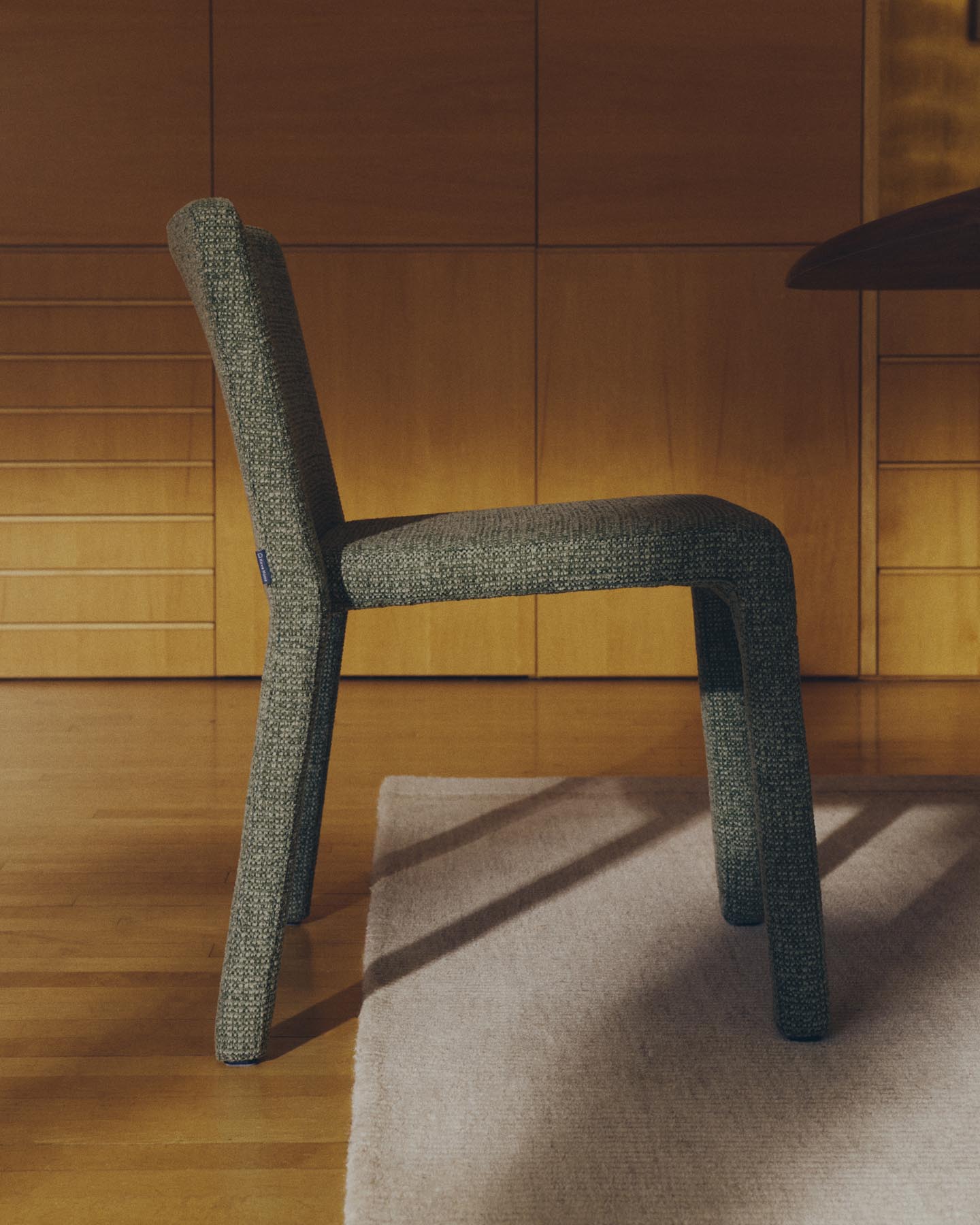 Stapelbarer Stuhl Loria mit grüner Chenille in Grün präsentiert im Onlineshop von KAQTU Design AG. Stuhl ist von Kave Home