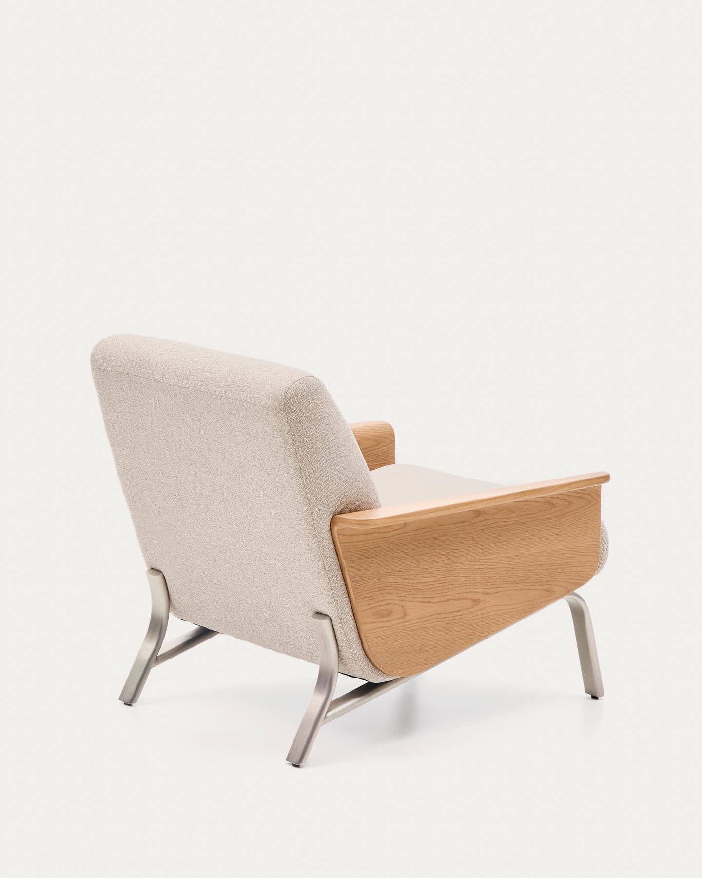 Sessel Amsen in Beige aus Eichensperrholz mit Beinen aus em gebürsteten Edelstahl in Beige präsentiert im Onlineshop von KAQTU Design AG. Sessel ist von Kave Home