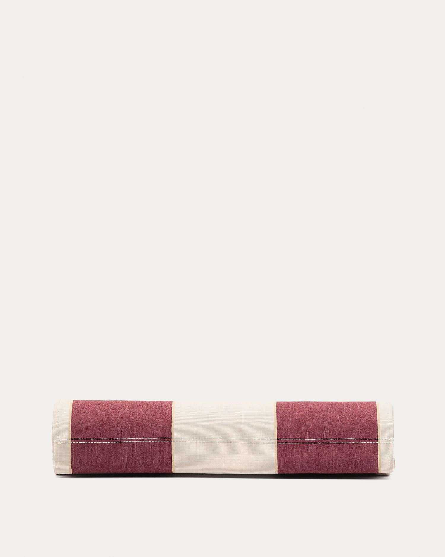 Genießen Sie Komfort und Stil mit dem klappbaren Vilara Liegestuhl aus FSC-zertifiziertem Akazienholz. Perfekt für jeden Außenbereich!