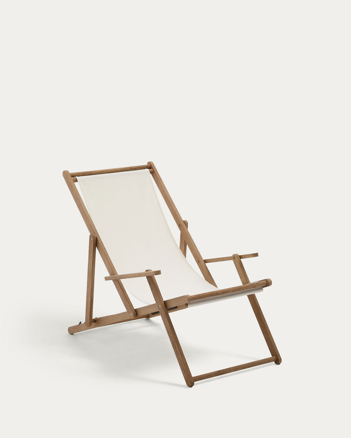 Klappbarer Outdoor-Liegestuhl Vilara in Weiss aus massivem Akazienholz FSC 100% in Weiss, Braun präsentiert im Onlineshop von KAQTU Design AG. Liegestuhl ist von Kave Home