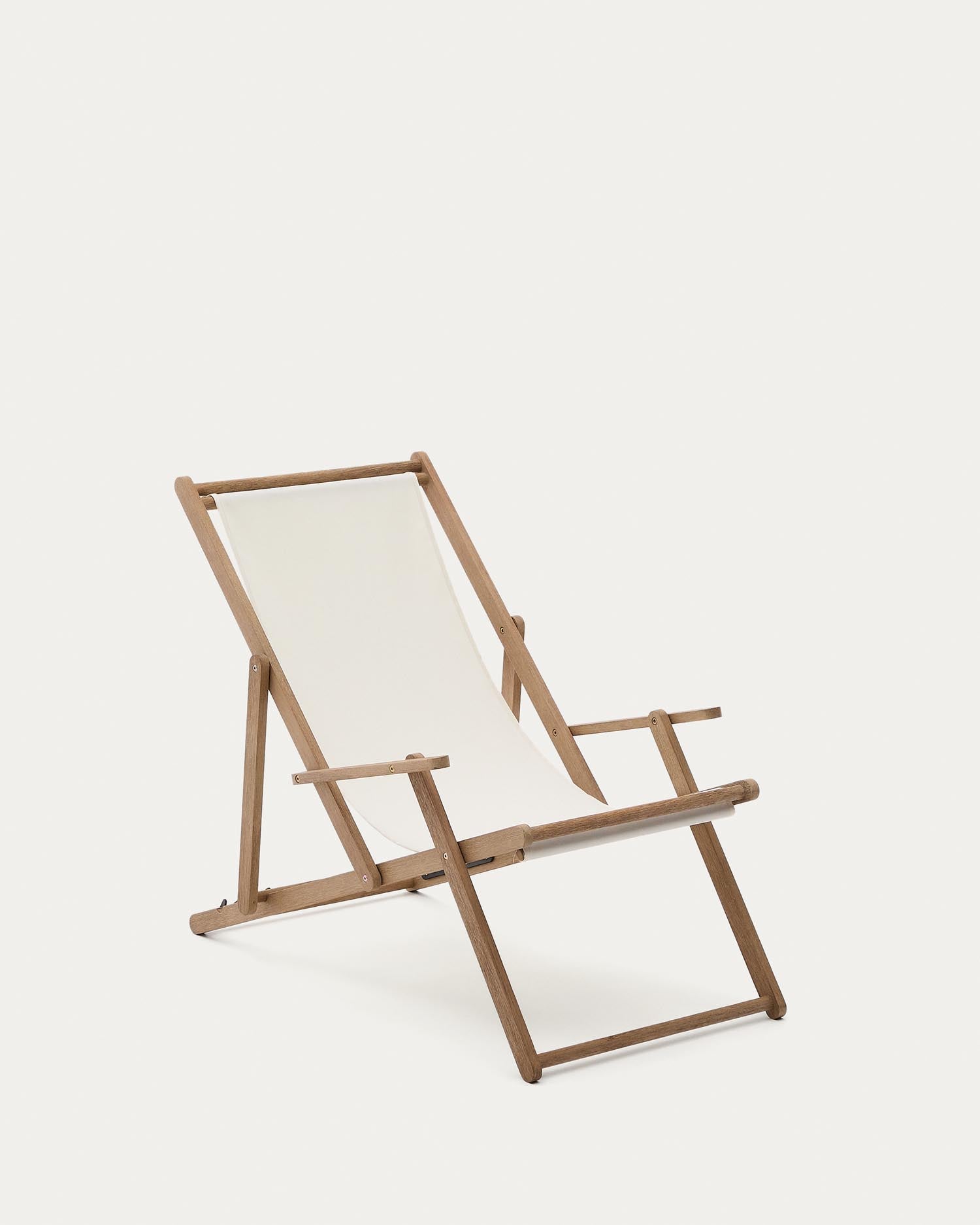 Klappbarer Outdoor-Liegestuhl Vilara in Weiss aus massivem Akazienholz FSC 100% in Weiss präsentiert im Onlineshop von KAQTU Design AG. Liegestuhl ist von Kave Home