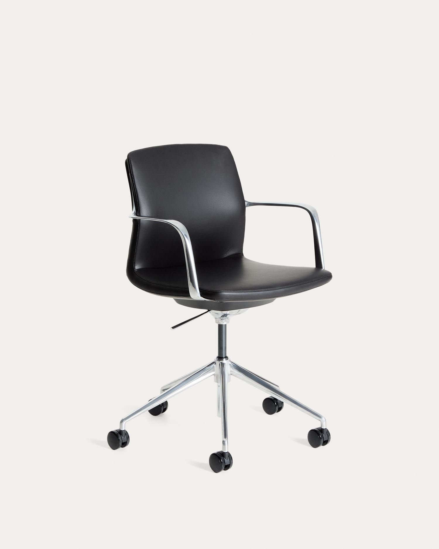 Schreibtischstuhl Nerlan aus schwarzem Kunstleder und Aluminiumgestell in Schwarz präsentiert im Onlineshop von KAQTU Design AG. Bürostuhl mit Armlehne ist von Kave Home