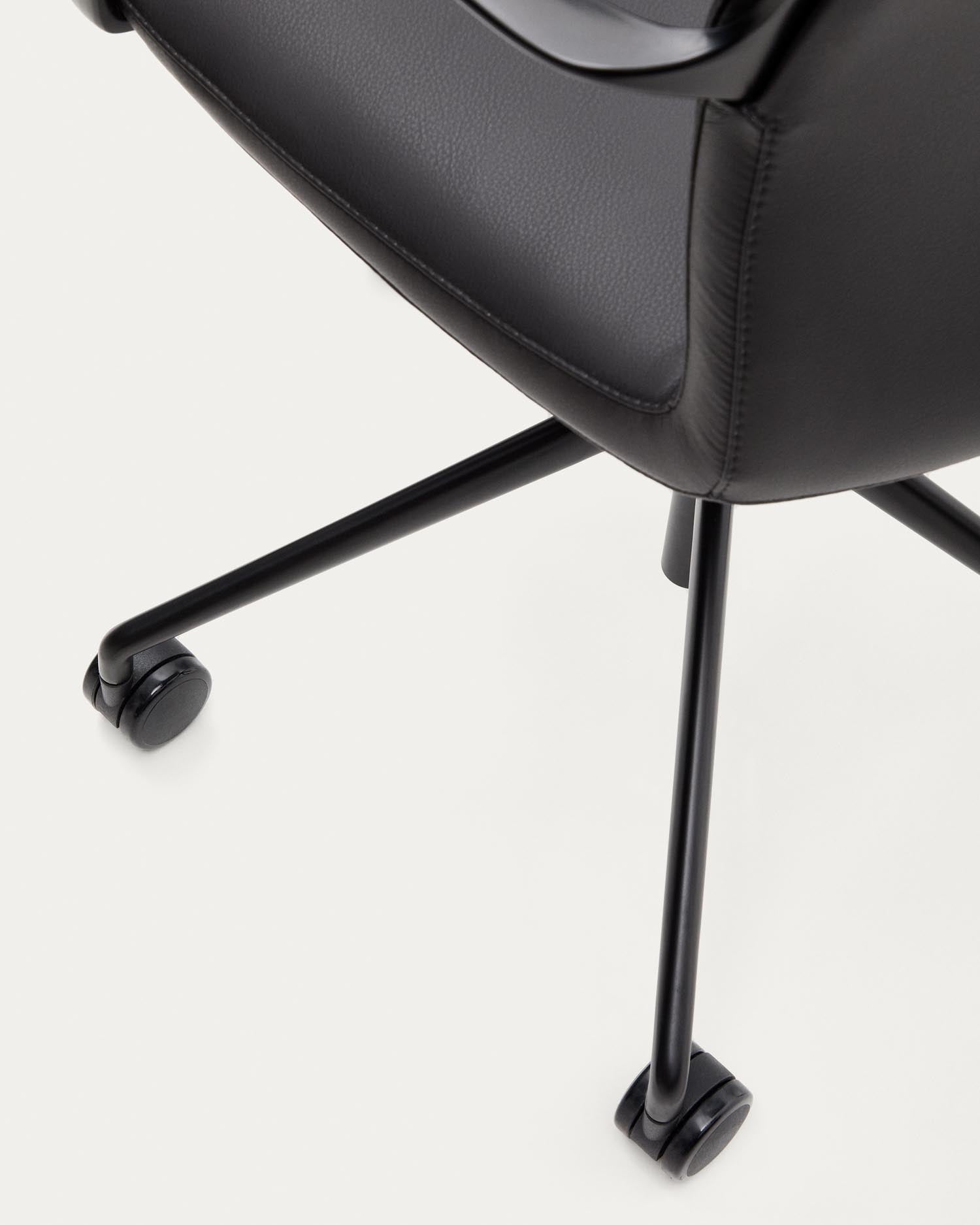 Entdecken Sie den Schreibtischstuhl Nerlan von Kave Home: Stilvolles Kunstleder, ergonomische Unterstützung und langlebige Materialien für Ihr Büro.