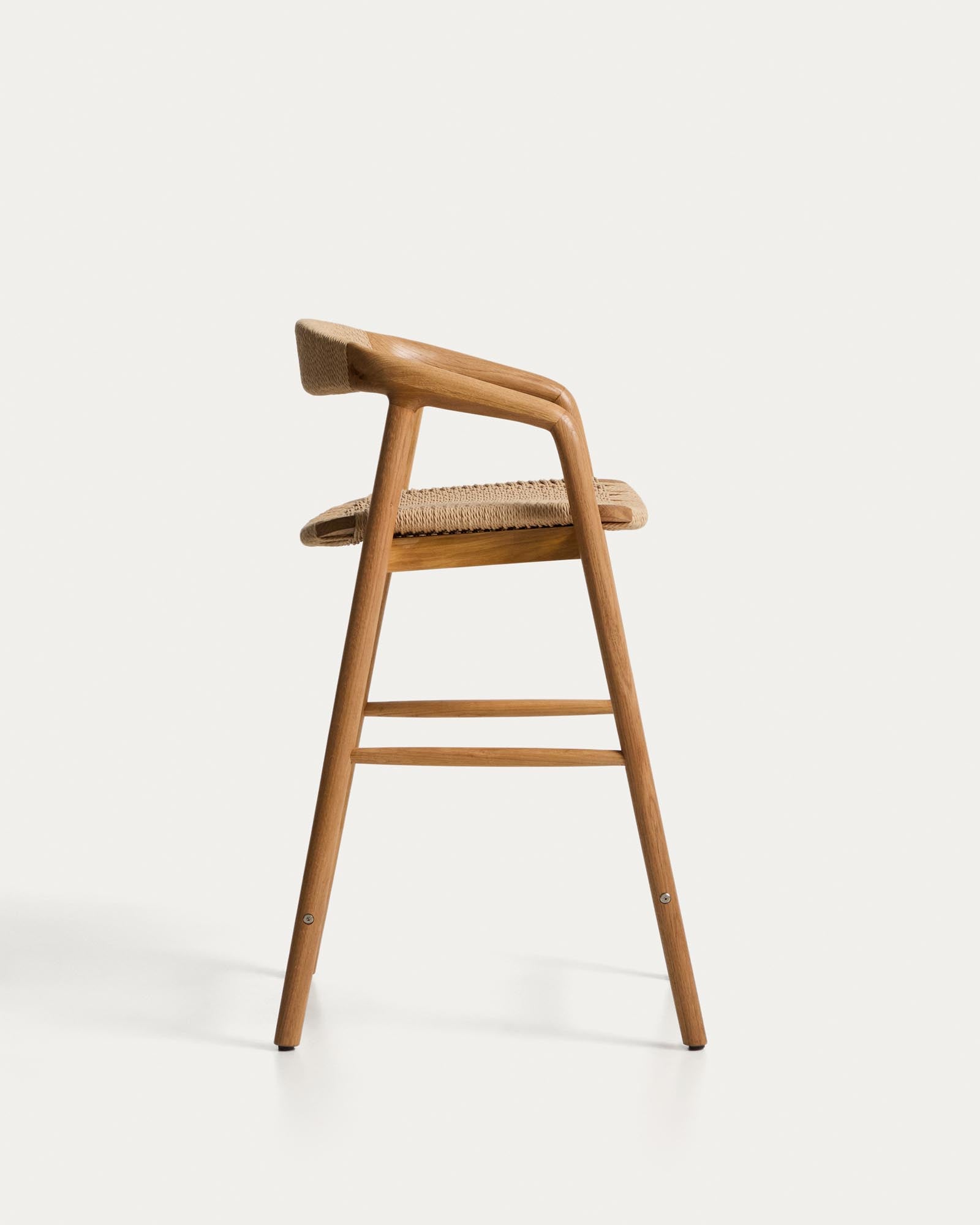 Hocker Derile aus massivem Eichenholz mit natürlichem Finish und beigem Papierseil, perfekt für moderne Bar- und Essbereiche.
