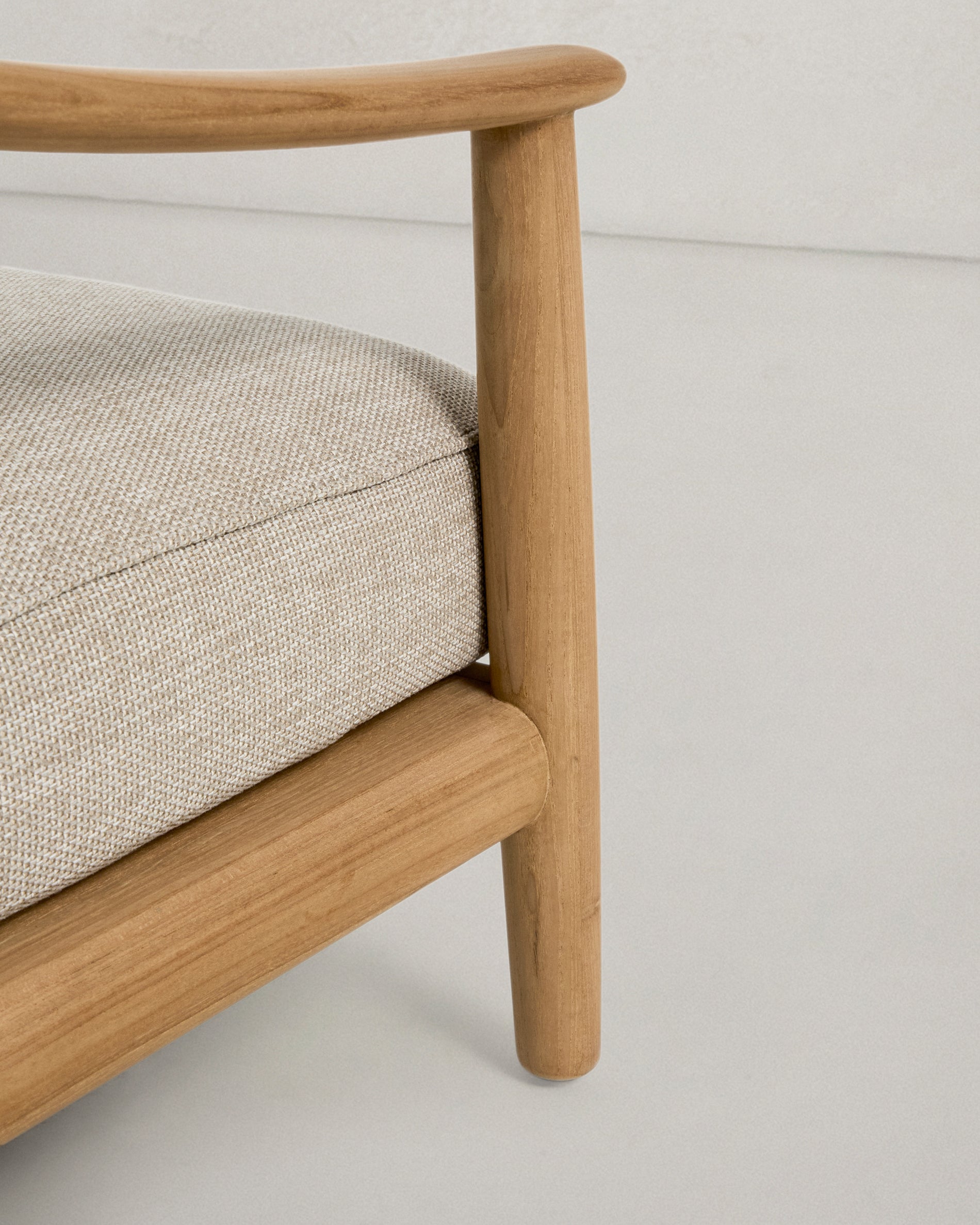 Outdoor-Sessel Elunda aus massivem Teakholz, FSC 100 % in Natur präsentiert im Onlineshop von KAQTU Design AG. Outdoor-Sessel ist von Kave Home