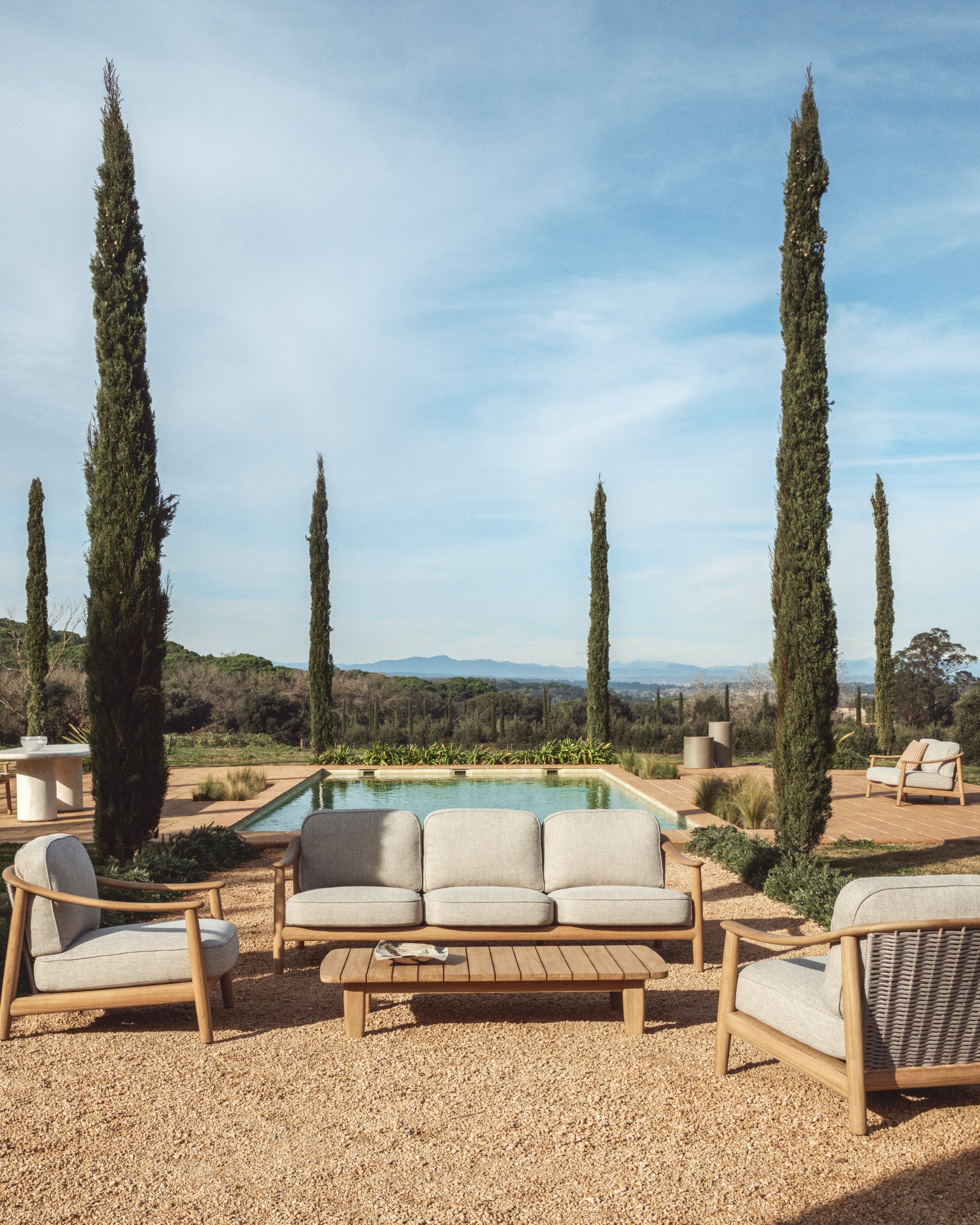 Outdoor-Sessel Elunda aus massivem Teakholz, FSC 100 % in Natur präsentiert im Onlineshop von KAQTU Design AG. Outdoor-Sessel ist von Kave Home