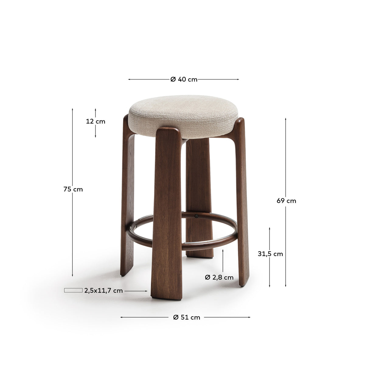 Hocker Granite aus beigefarbener Chenille und massivem Eschenholz mit nussbaumfarbenem Finish, FSC 100%, 75 cm in Beige, Dunkelbraun präsentiert im Onlineshop von KAQTU Design AG. Barstuhl ist von Kave Home