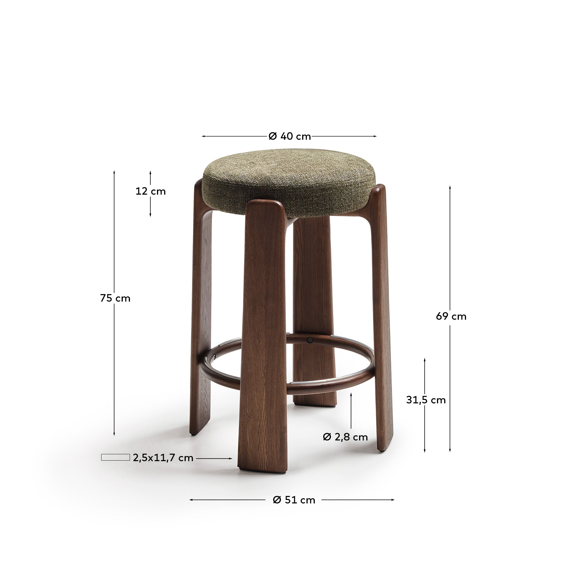 Hocker Granite, schwer entflammbar, aus grüner Chenille und massivem Eschenholz mit nussbaumfarbenem Finish, FSC 100 %, 75 cm in Grün präsentiert im Onlineshop von KAQTU Design AG. Barhocker ist von Kave Home