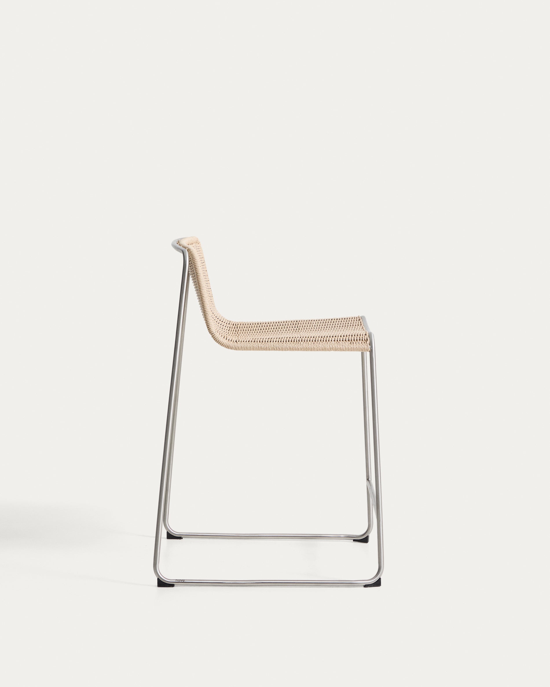 Stapelhocker Tavari aus beigefarbenem Synthetikseil und Edelstahl in gebürsteter Optik, 65 cm in Beige präsentiert im Onlineshop von KAQTU Design AG. Hocker Outdoor ist von Kave Home