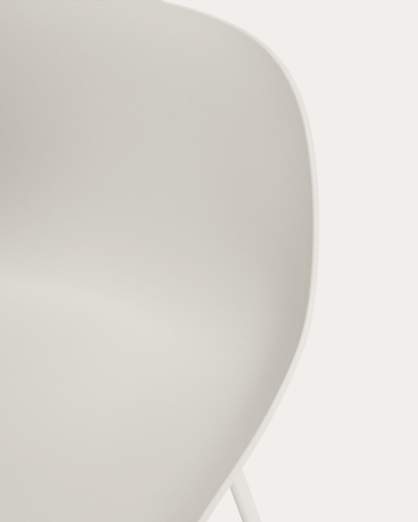 Beiger Hocker Altea mit Stahlbeinen mit beigem Finish, 65 cm in Beige präsentiert im Onlineshop von KAQTU Design AG. Barhocker ist von Kave Home
