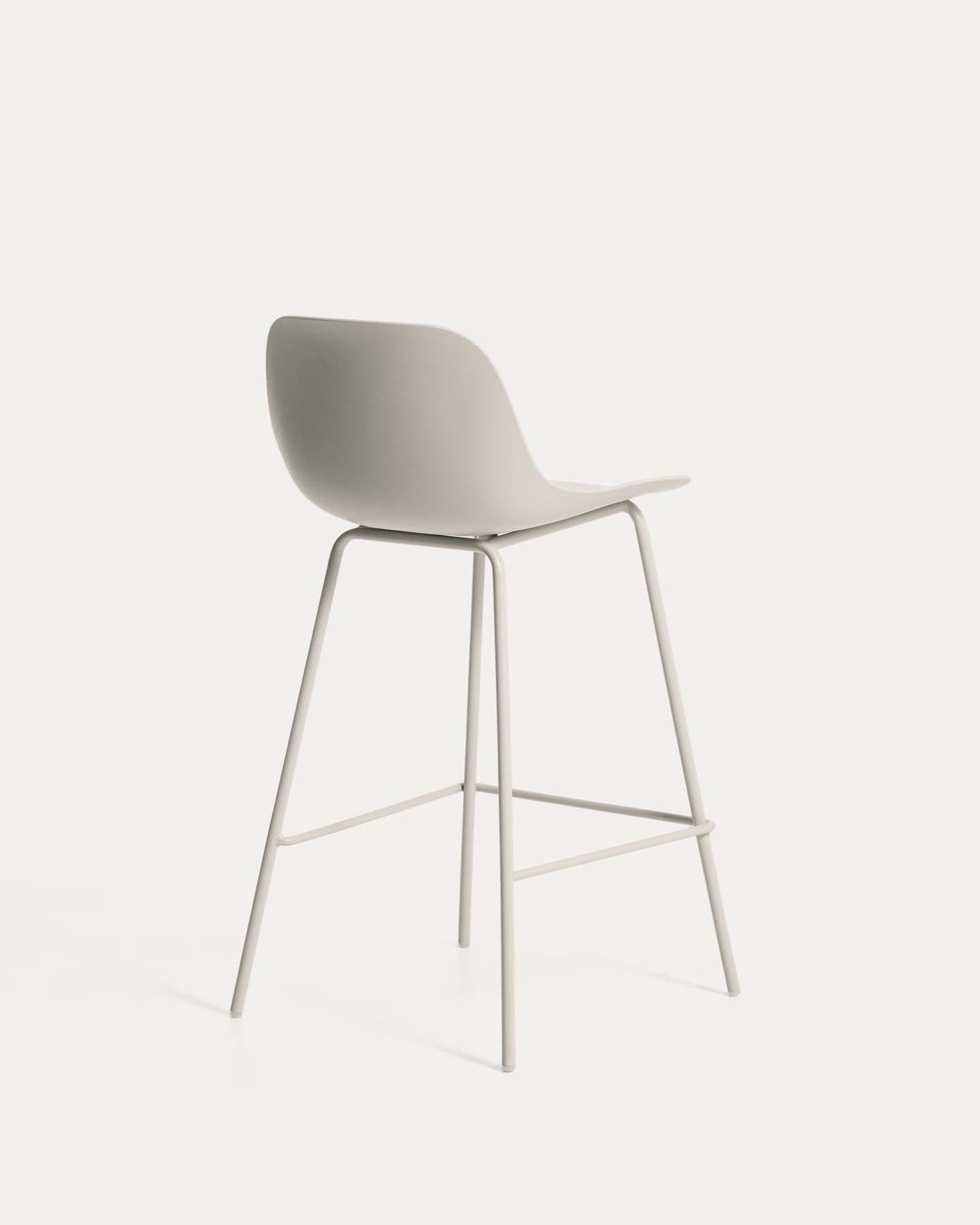 Beiger Hocker Altea mit Stahlbeinen mit beigem Finish, 65 cm in Beige präsentiert im Onlineshop von KAQTU Design AG. Barhocker ist von Kave Home