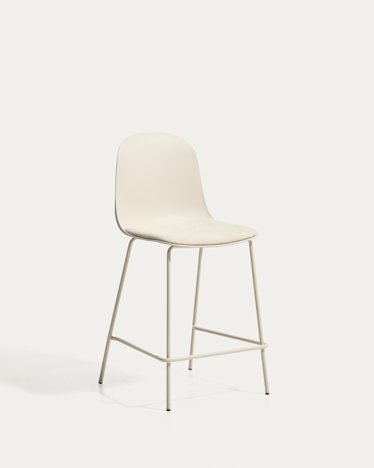 Hocker Debari mit Chenille-Kissen und Stahlbeinen mit beigem Finish, 65 cm in Beige präsentiert im Onlineshop von KAQTU Design AG. Barhocker ist von Kave Home