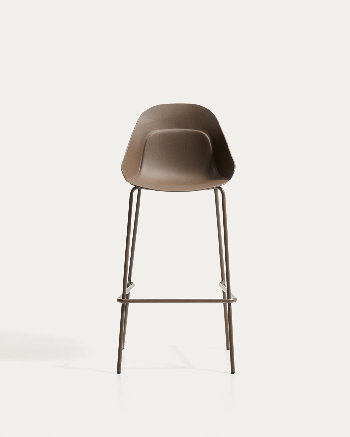 Hocker Sanile mit Stahlbeinen mit braunem Finish, 74 cm in Braun präsentiert im Onlineshop von KAQTU Design AG. Barhocker ist von Kave Home