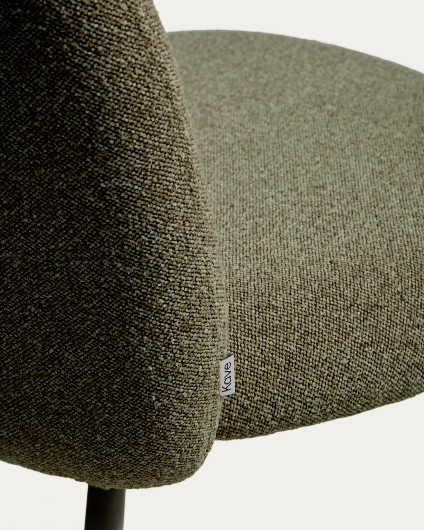 Stuhl Arino mit grüner Chenille und grünen Metallbeinen FSC 100% in Grün präsentiert im Onlineshop von KAQTU Design AG. Stuhl ist von Kave Home
