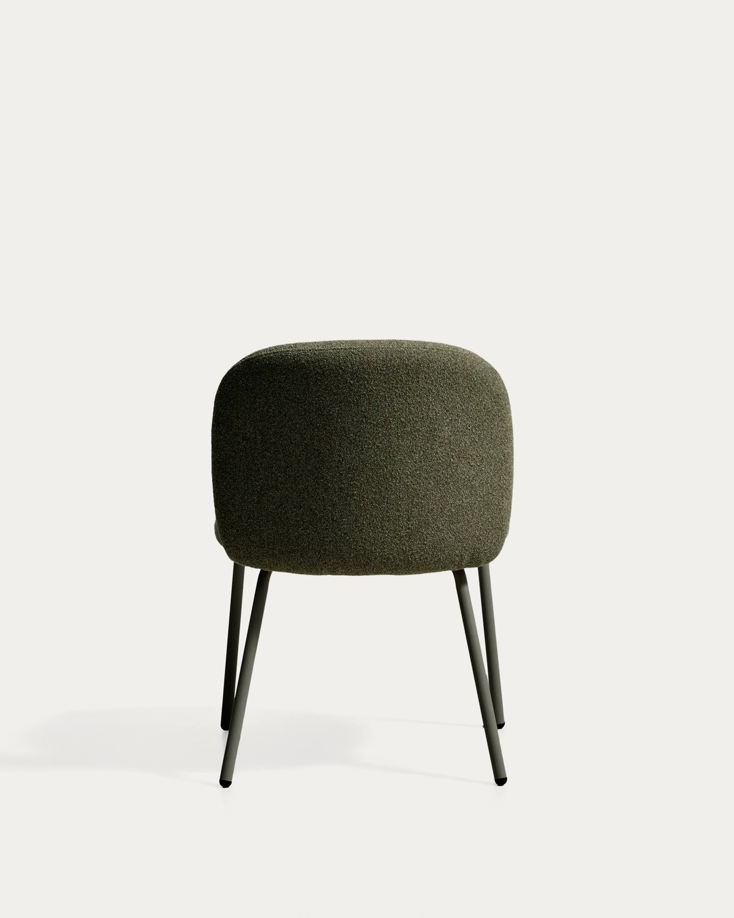 Stuhl Arino mit grüner Chenille und grünen Metallbeinen FSC 100% in Grün präsentiert im Onlineshop von KAQTU Design AG. Stuhl ist von Kave Home