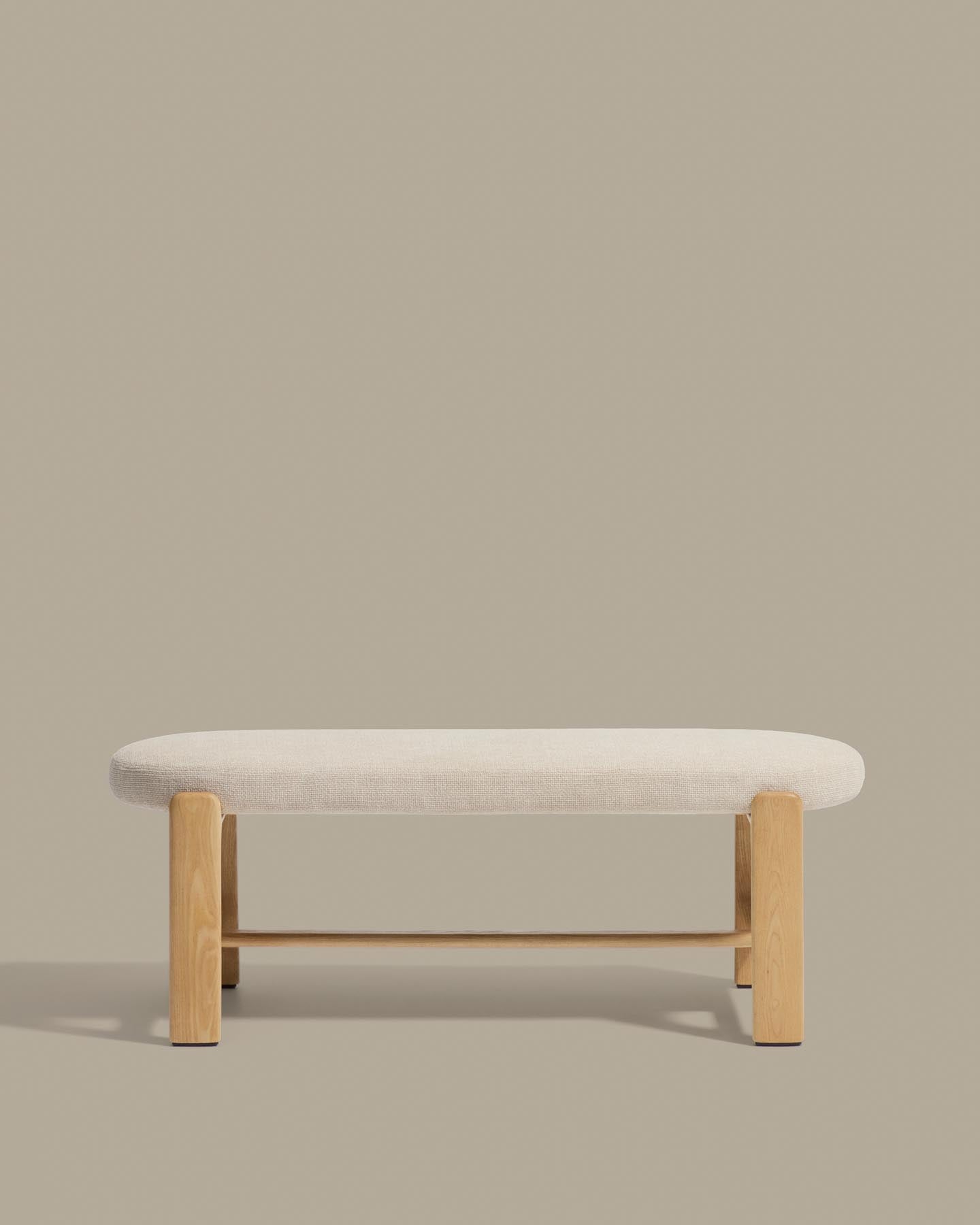 Bank Granite mit beiger Chenille und massivem Eschenholz mit naturfarbenem Finish, 120 cm, FSC 100 % in Beige präsentiert im Onlineshop von KAQTU Design AG. Sitzbank ist von Kave Home