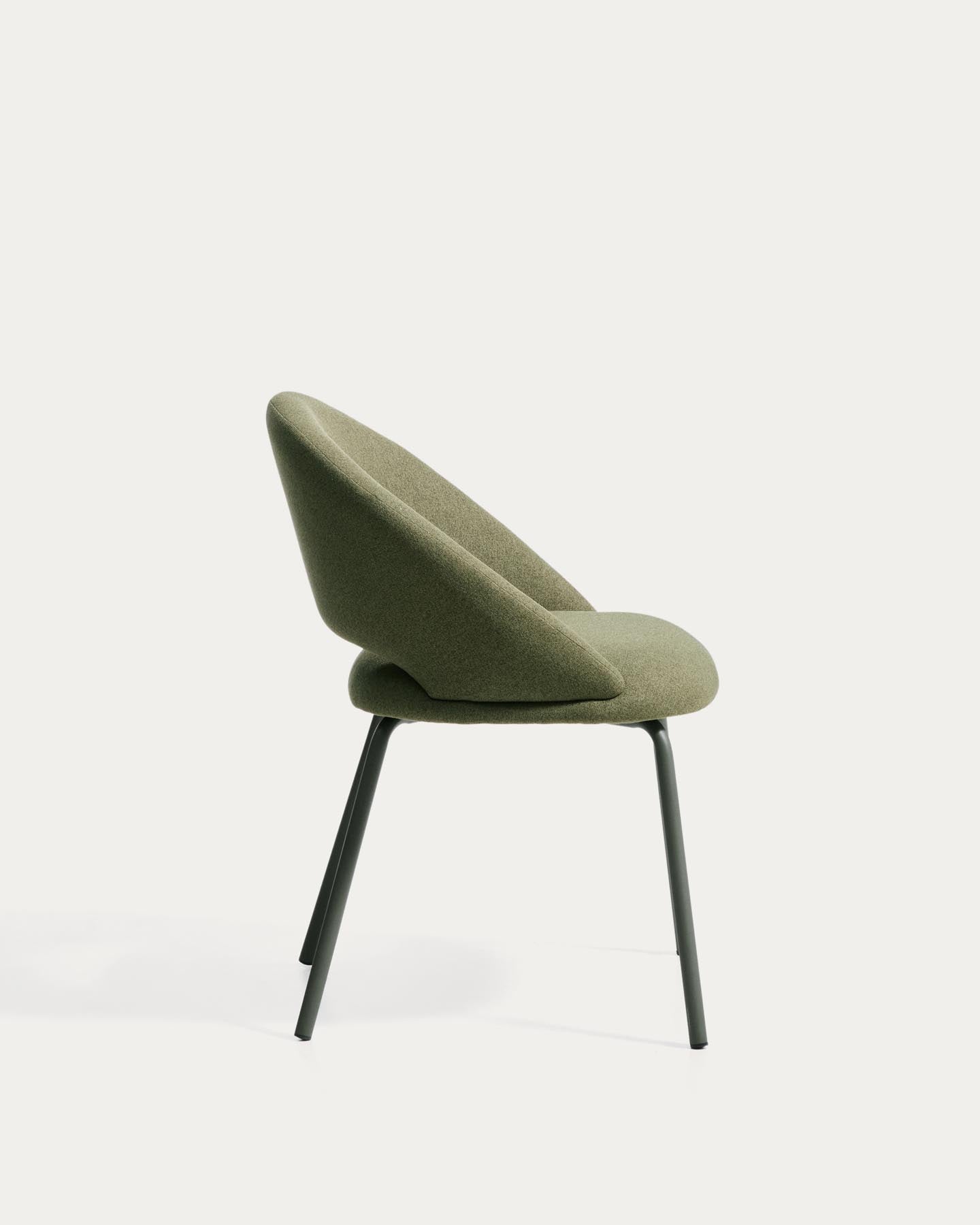 Stuhl Bonali mit grüner Chenille und grünen Metallbeinen, FSC Mix Credit in Grün präsentiert im Onlineshop von KAQTU Design AG. Stuhl ist von Kave Home