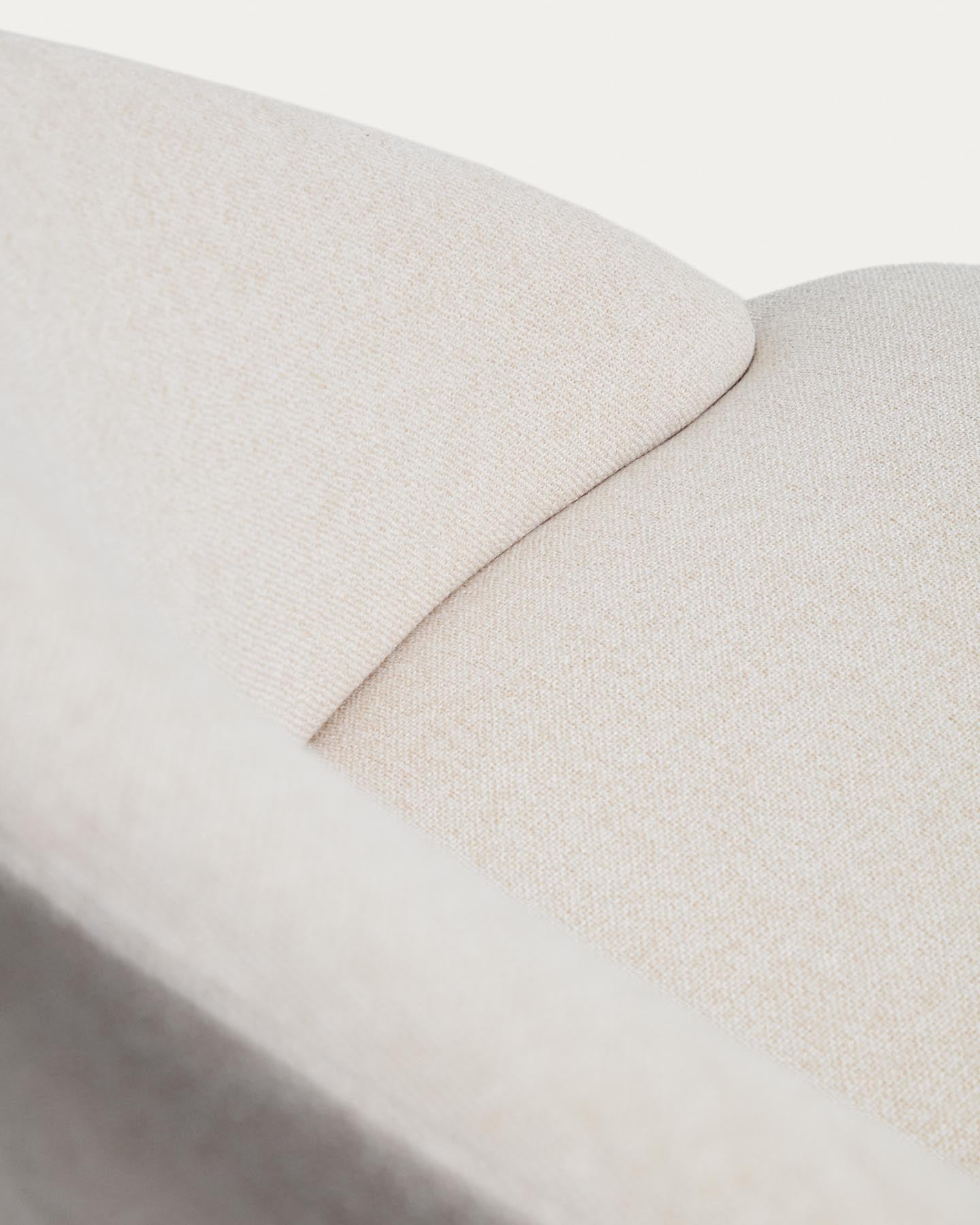 Stuhl Bonali mit beiger Chenille und beigen Metallbeinen, FSC Mix Credit in Beige präsentiert im Onlineshop von KAQTU Design AG. Stuhl ist von Kave Home