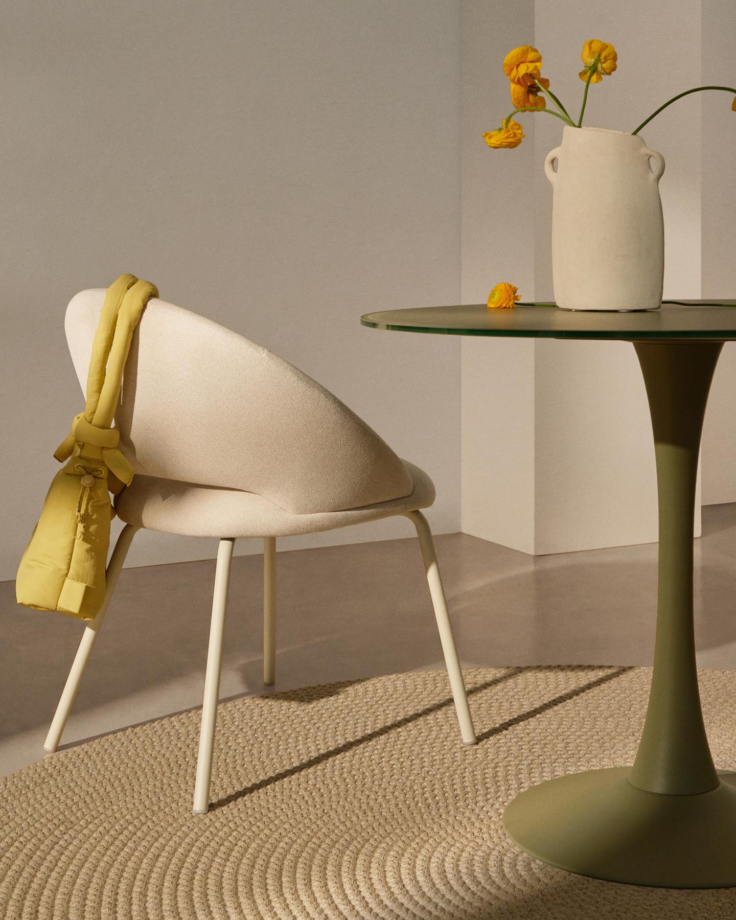 Stuhl Bonali mit beiger Chenille und beigen Metallbeinen, FSC Mix Credit in Beige präsentiert im Onlineshop von KAQTU Design AG. Stuhl ist von Kave Home