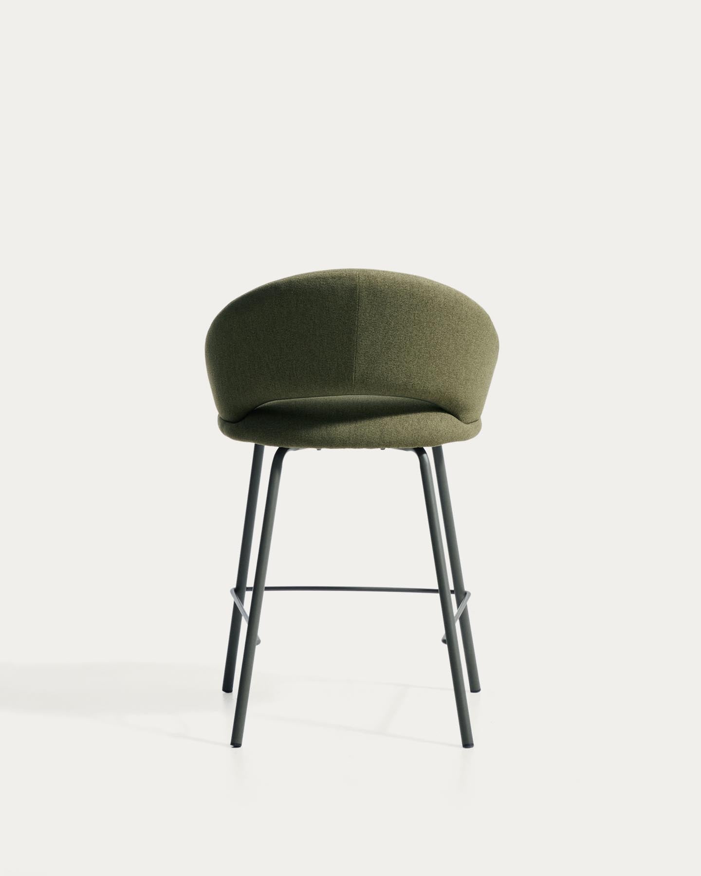Hocker Bonali mit grüner Chenille und grünen Metallbeinen, FSC Mix Credit, 65 cm in Grün präsentiert im Onlineshop von KAQTU Design AG. Barhocker ist von Kave Home