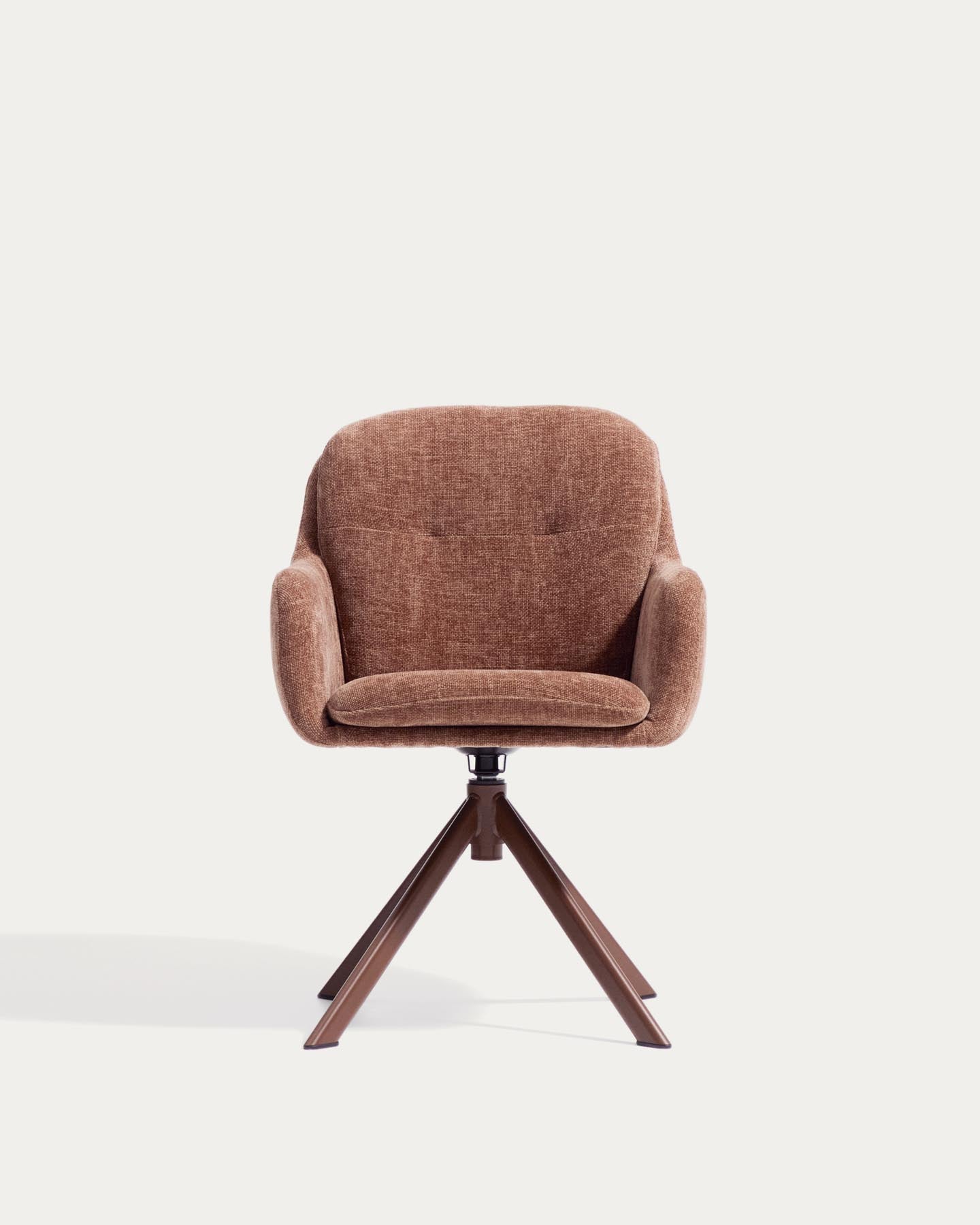 Drehstuhl Lexa aus karamellfarbener Chenille und Stahlbeinen mit karamellfarbenem Finish in Terrakotta präsentiert im Onlineshop von KAQTU Design AG. Drehstuhl ist von Kave Home