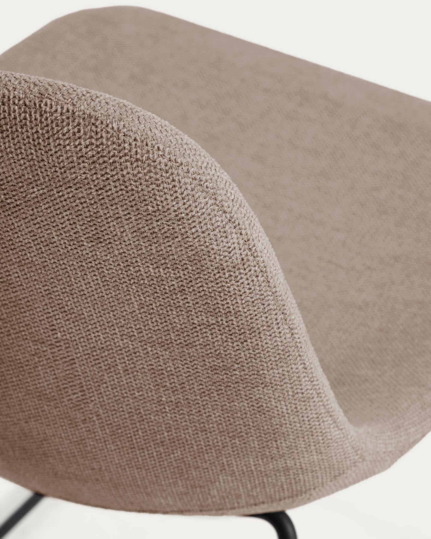 Stuhl Zahara mit brauner Chenille und Stahlbeinen mit schwarzem Finish, FSC 100 % in Braun präsentiert im Onlineshop von KAQTU Design AG. Stuhl ist von Kave Home