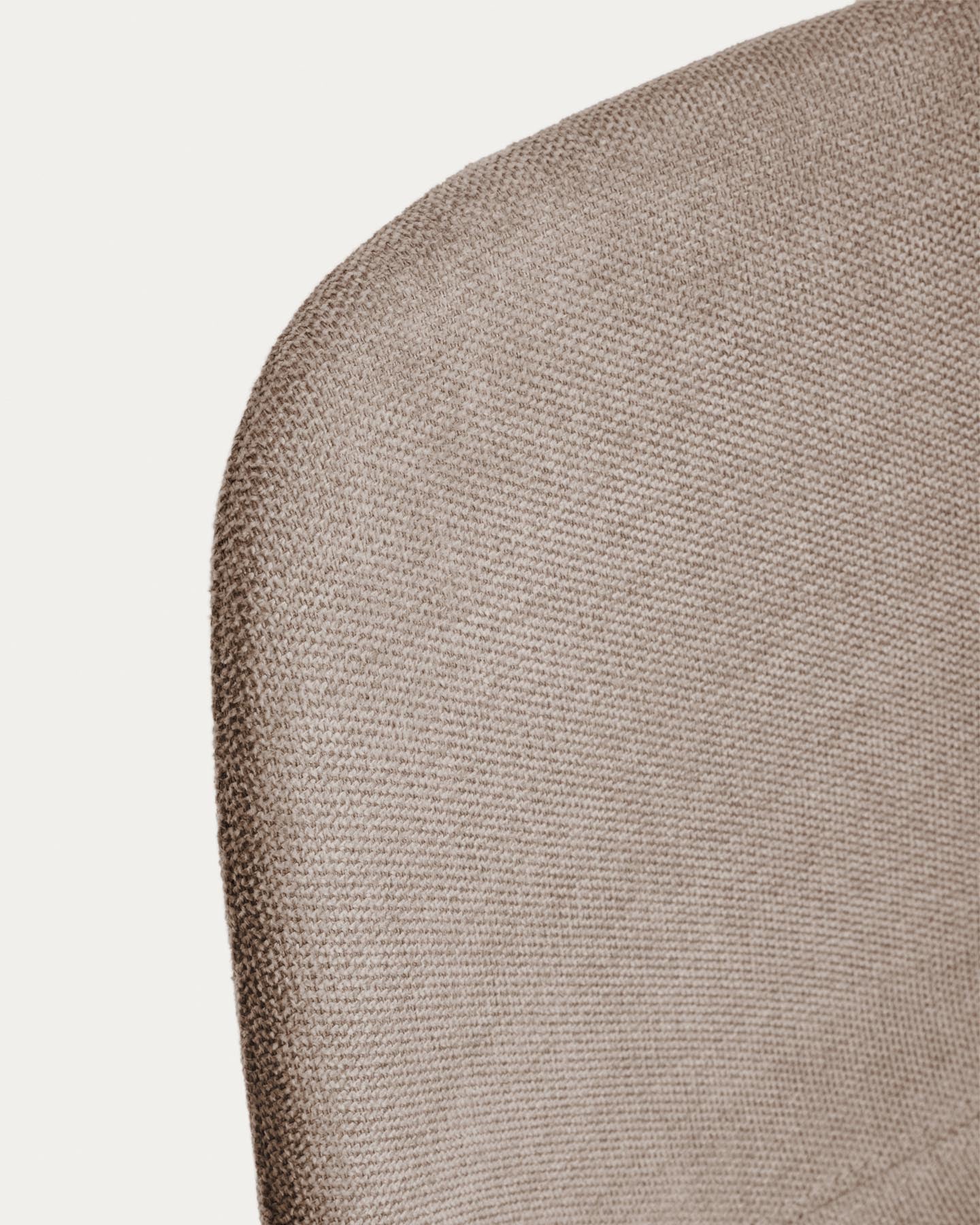 Stuhl Zahara mit brauner Chenille und Stahlbeinen mit schwarzem Finish, FSC 100 % in Braun präsentiert im Onlineshop von KAQTU Design AG. Stuhl ist von Kave Home
