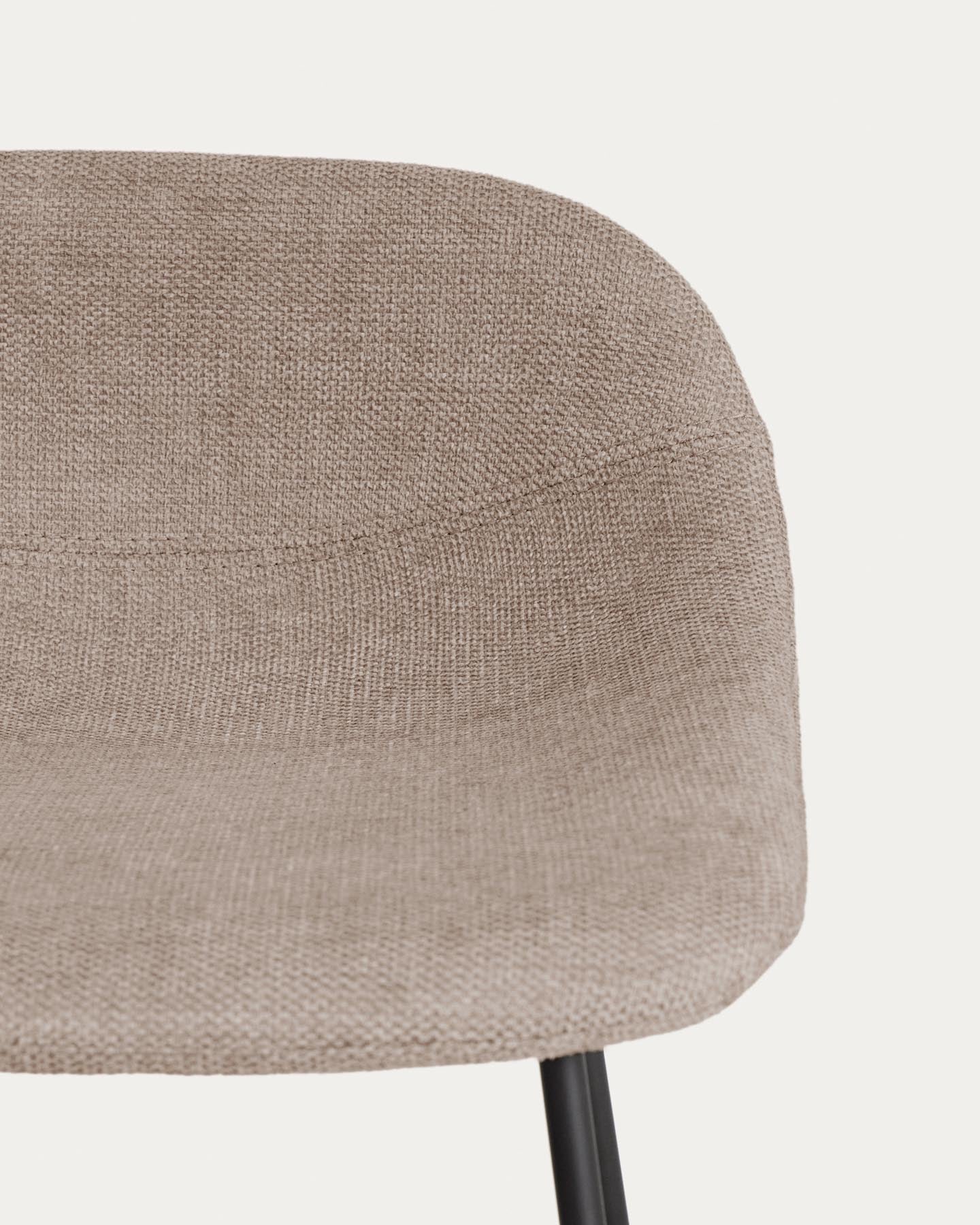 Hocker Zahara mit brauner Chenille und Stahlbeinen mit schwarzem Finish, 65 cm, FSC 100 % in Braun präsentiert im Onlineshop von KAQTU Design AG. Barhocker ist von Kave Home