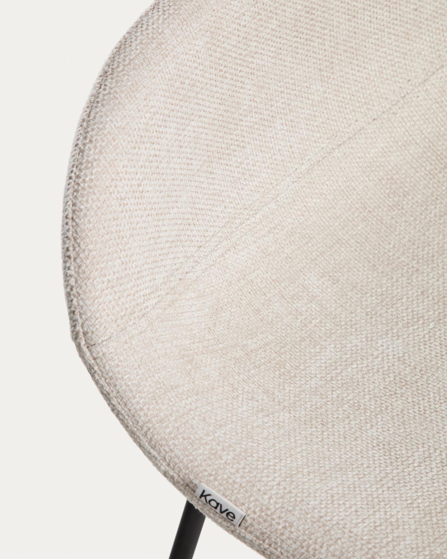 Hocker Zahara mit beiger Chenille und Stahlbeinen mit schwarzem Finish, 65 cm, FSC 100 % in Beige präsentiert im Onlineshop von KAQTU Design AG. Barhocker ist von Kave Home