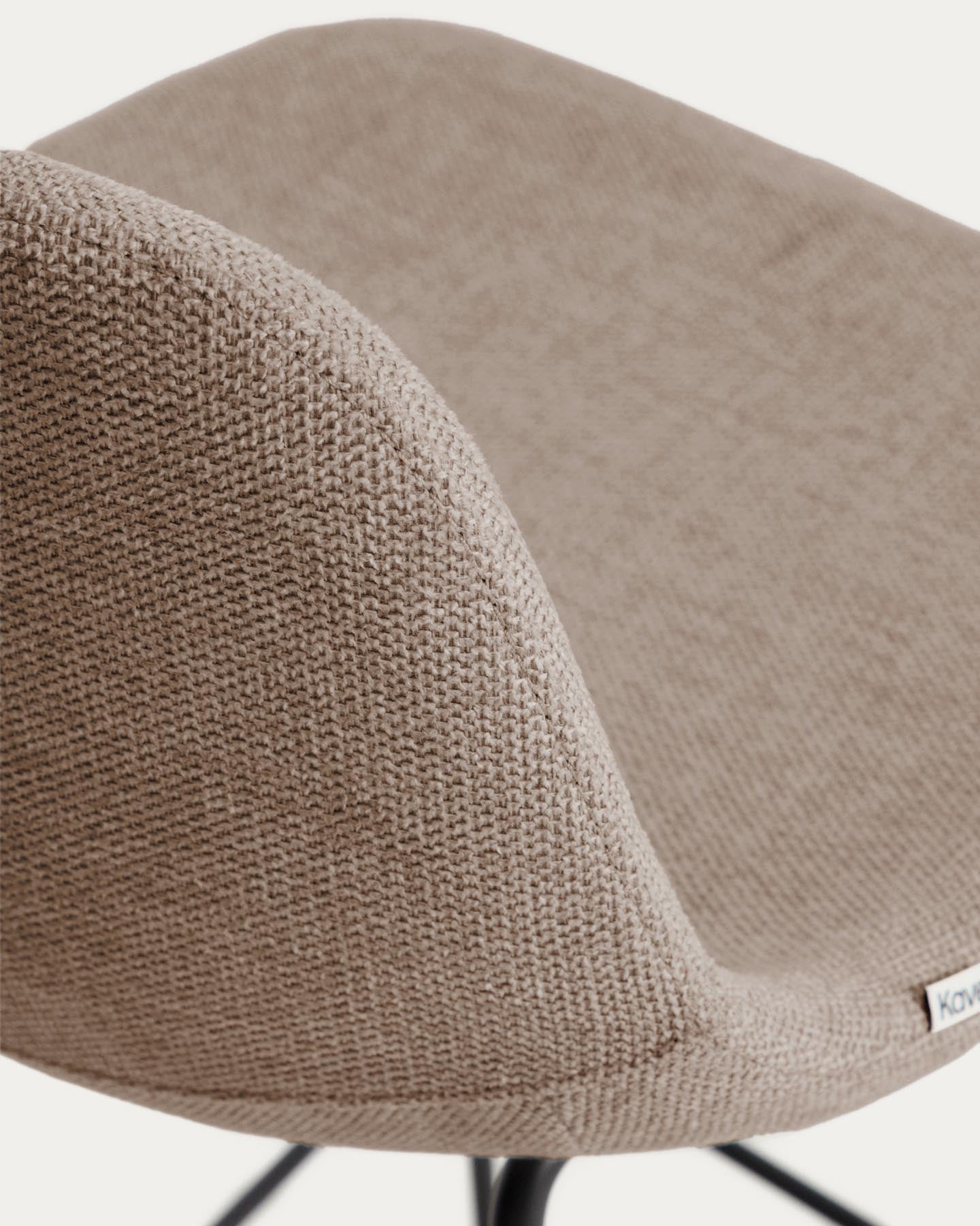 Hocker Zahara mit brauner Chenille und Stahlbeinen mit schwarzem Finish, 76 cm, FSC 100 % in Braun präsentiert im Onlineshop von KAQTU Design AG. Barhocker ist von Kave Home