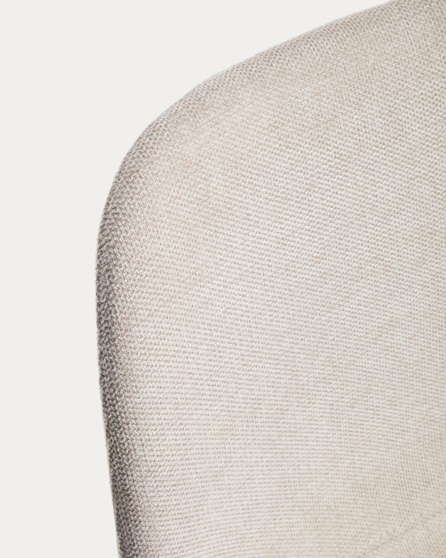 Stuhl Zahara mit beiger Chenille und Stahlbeinen mit schwarzem Finish, FSC 100 % in Beige präsentiert im Onlineshop von KAQTU Design AG. Stuhl ist von Kave Home