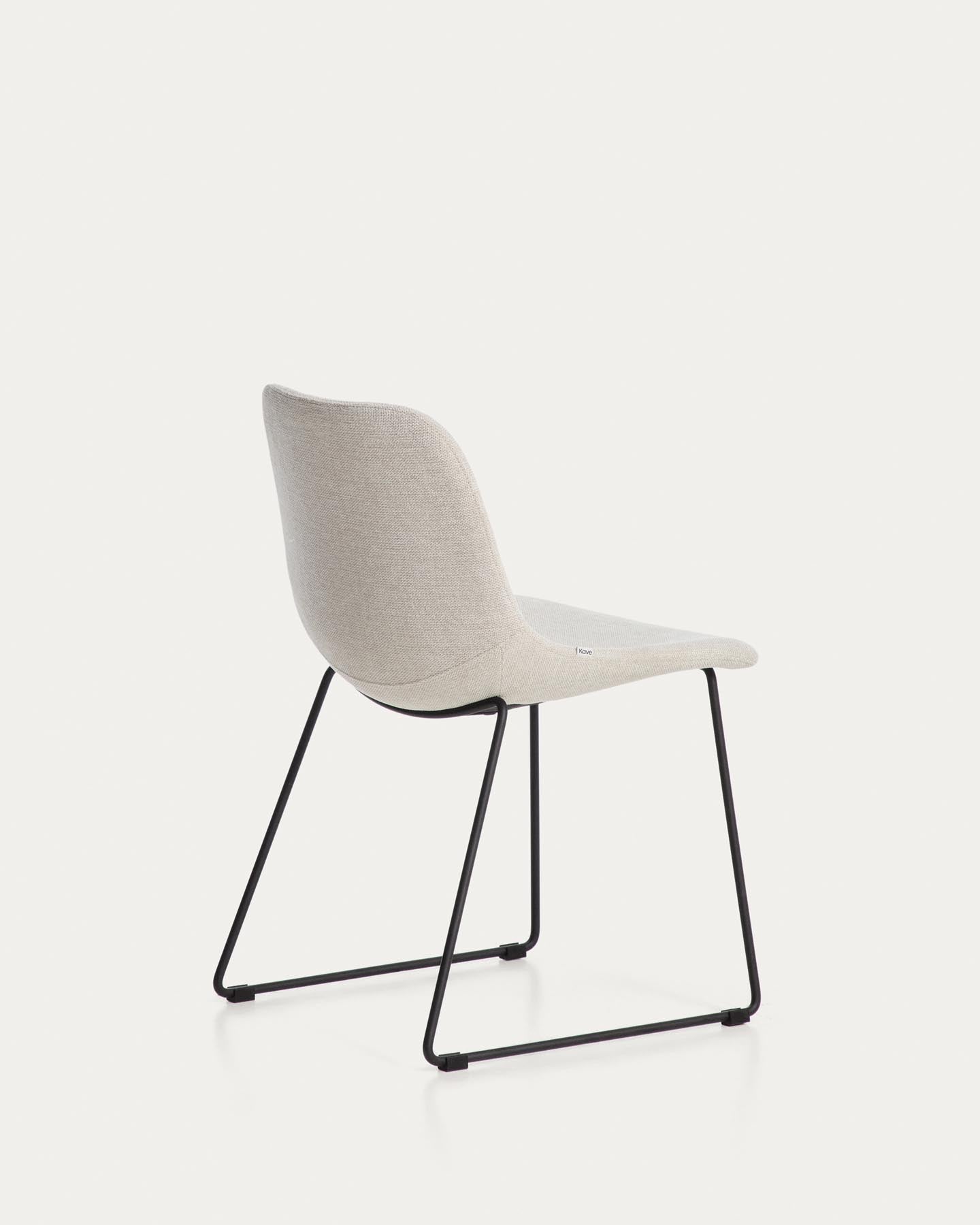 Stuhl Zahara mit beiger Chenille und Stahlbeinen mit schwarzem Finish, FSC 100 % in Beige präsentiert im Onlineshop von KAQTU Design AG. Stuhl ist von Kave Home