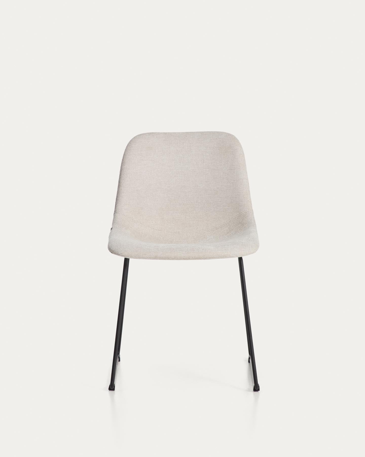 Stuhl Zahara mit beiger Chenille und Stahlbeinen mit schwarzem Finish, FSC 100 % in Beige präsentiert im Onlineshop von KAQTU Design AG. Stuhl ist von Kave Home