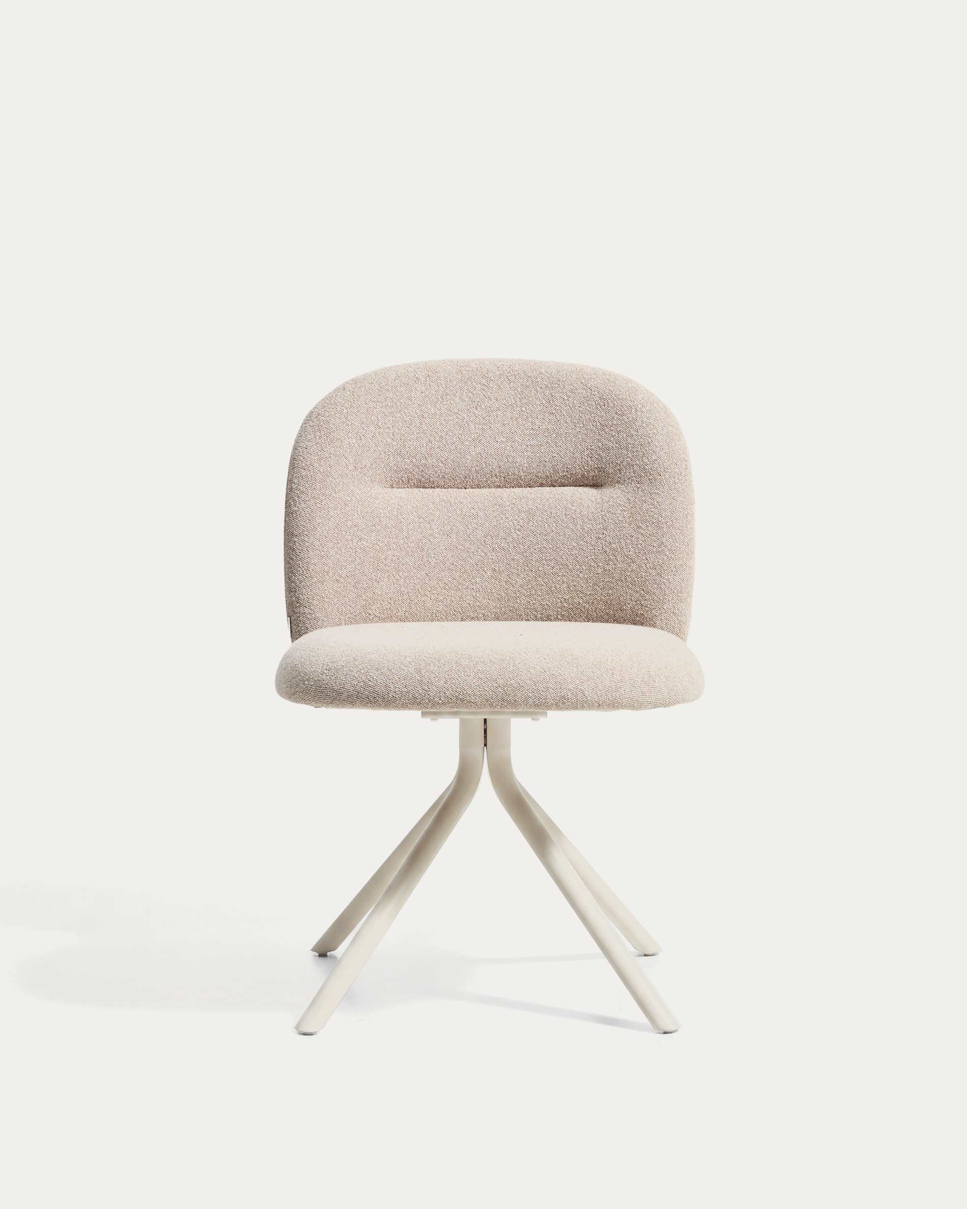 Drehstuhl Arino mit beiger Chenille und beigen Metallbeinen FSC 100% in Beige präsentiert im Onlineshop von KAQTU Design AG. Drehstuhl ist von Kave Home