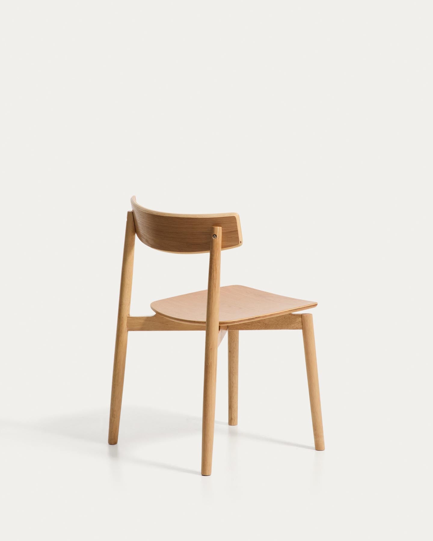 Stuhl Evera aus Eichenfurnier mit naturfarbenem Finish in Beige präsentiert im Onlineshop von KAQTU Design AG. Stuhl ist von Kave Home